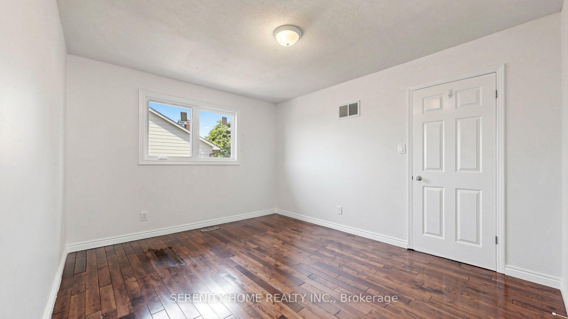 Photo 20 of 957 Queensbridge Drive, Mississauga, Creditview — HOMEH