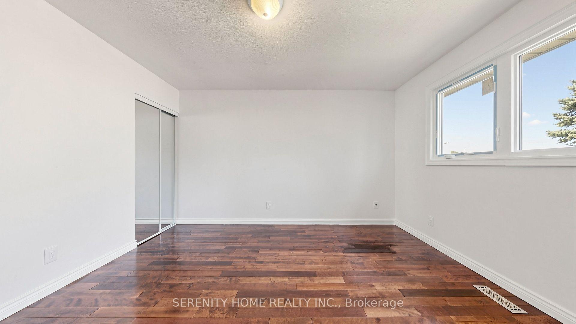Photo 21 of 957 Queensbridge Drive, Mississauga, Creditview — HOMEH