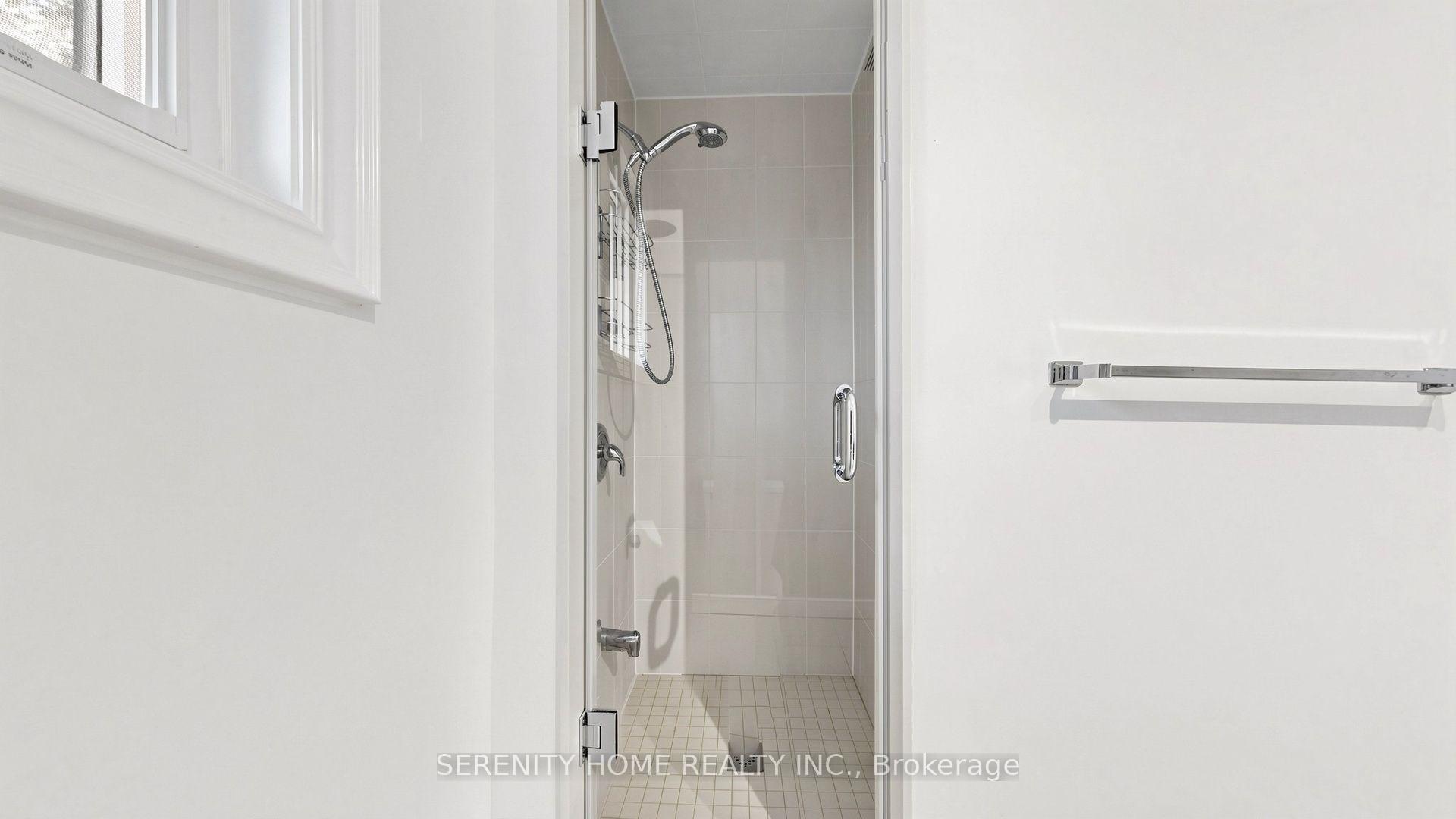 Photo 24 of 957 Queensbridge Drive, Mississauga, Creditview — HOMEH