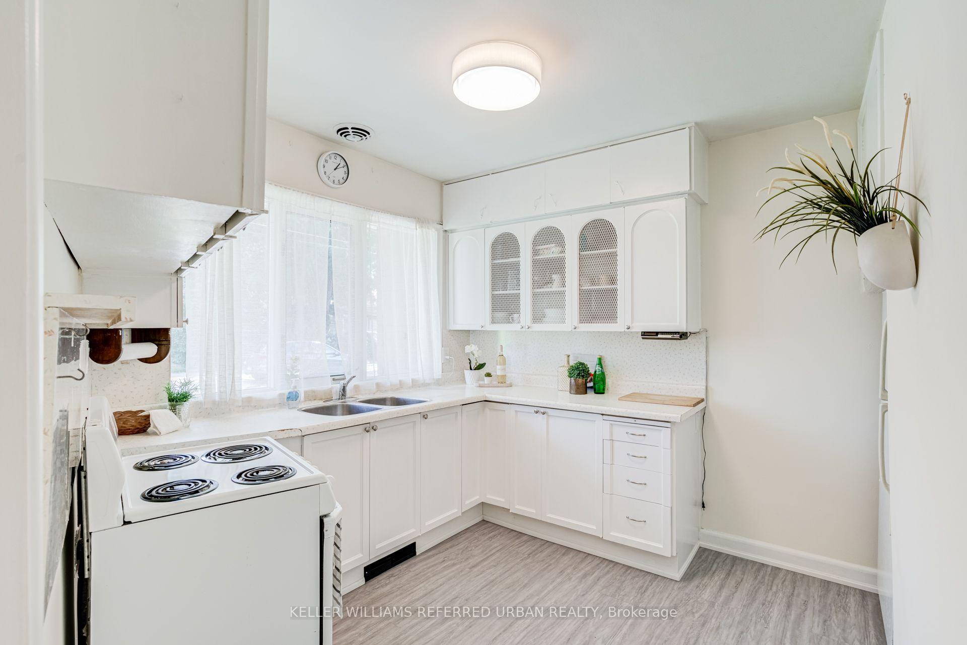 Photo 8 of 30 Rambert Crescent, Toronto, High Park-Swansea — HOMEH