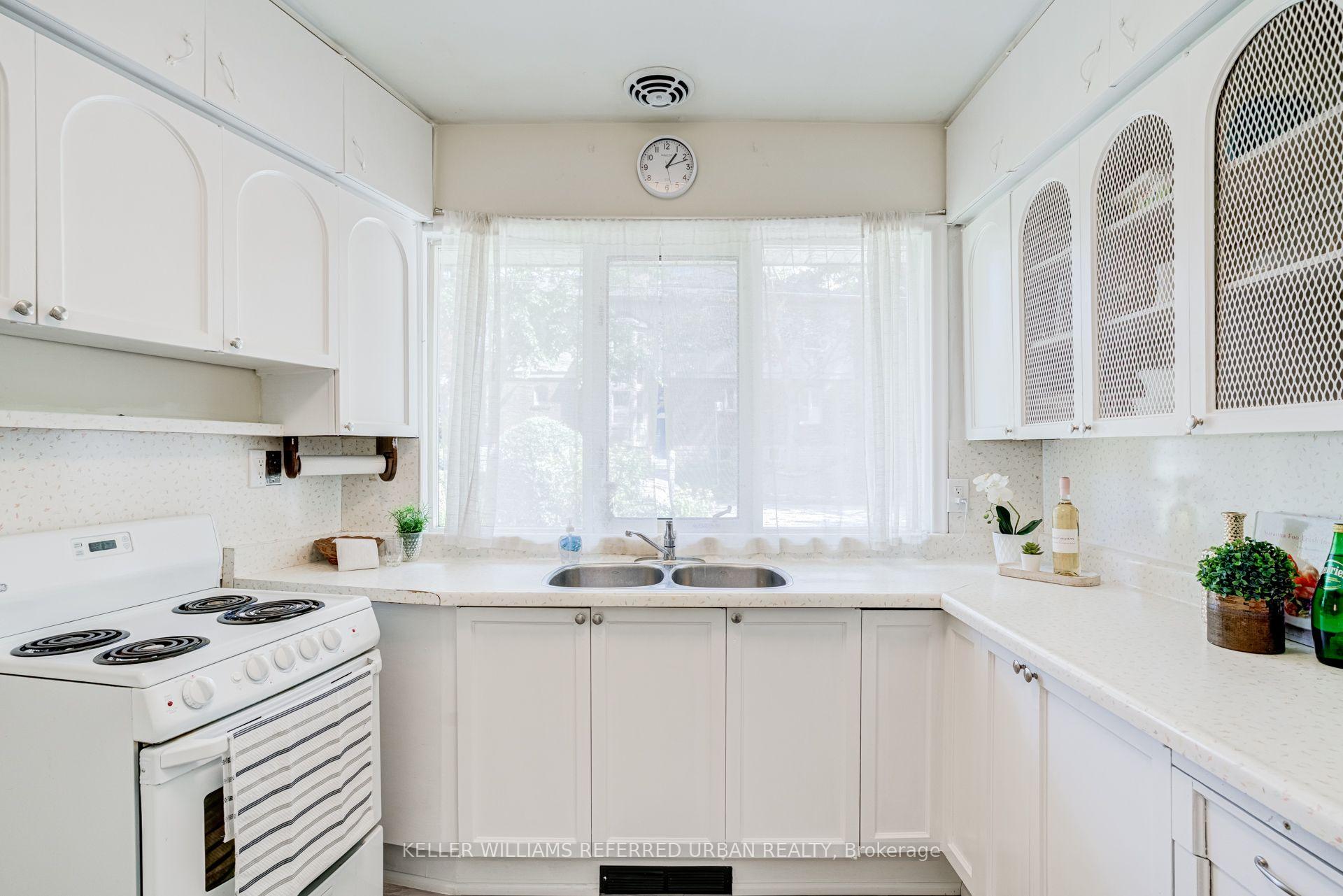 Photo 9 of 30 Rambert Crescent, Toronto, High Park-Swansea — HOMEH
