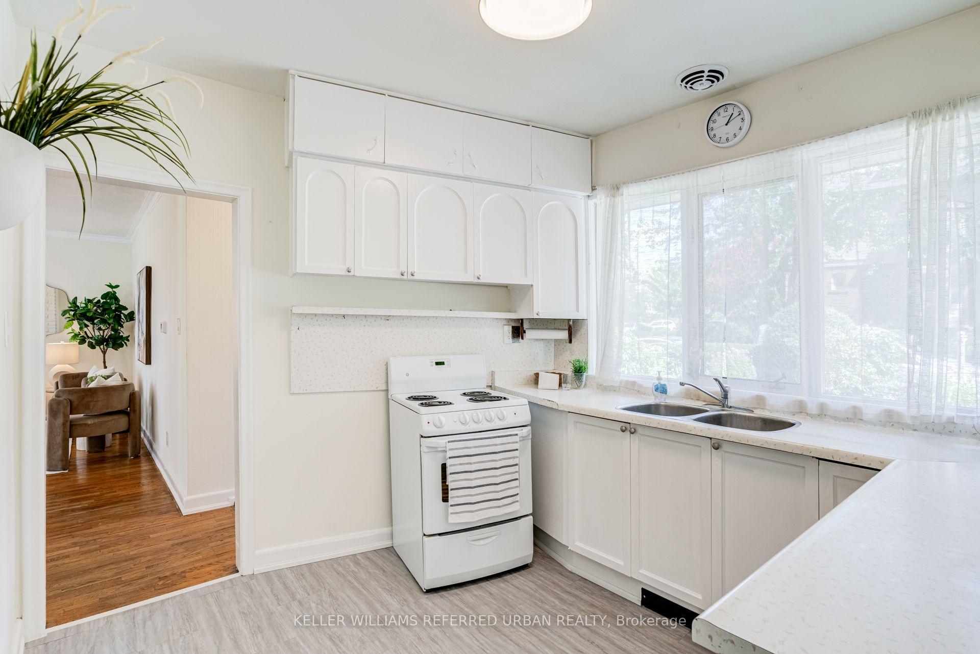 Photo 10 of 30 Rambert Crescent, Toronto, High Park-Swansea — HOMEH