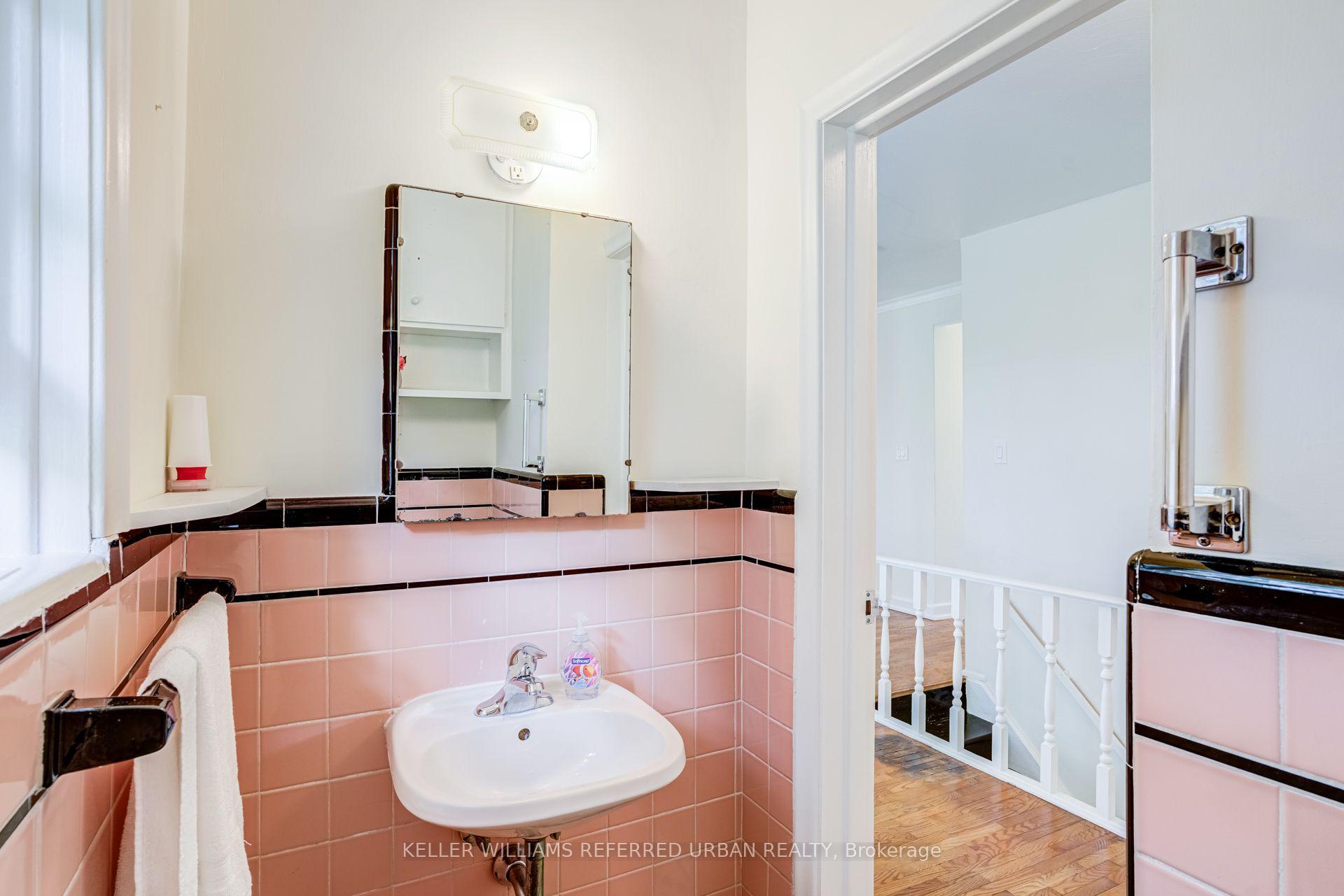 Photo 23 of 30 Rambert Crescent, Toronto, High Park-Swansea — HOMEH