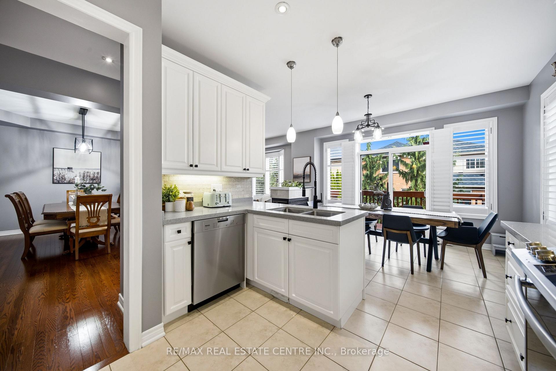Photo 7 of 4640 Kearse Street, Burlington, Alton — HOMEH