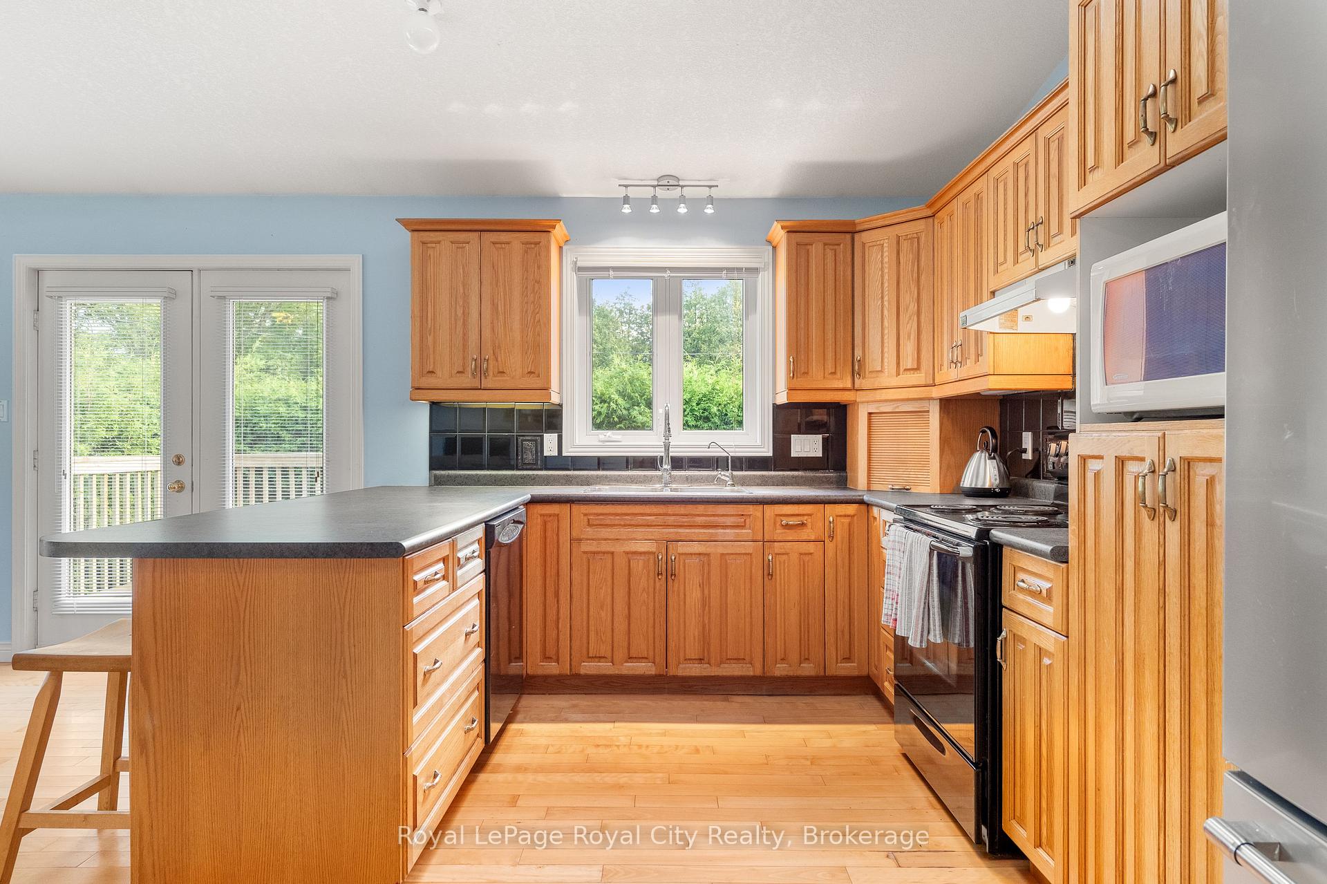 Photo 10 of 4452 Sideroad 20 N, Puslinch, Rural Puslinch West — HOMEH