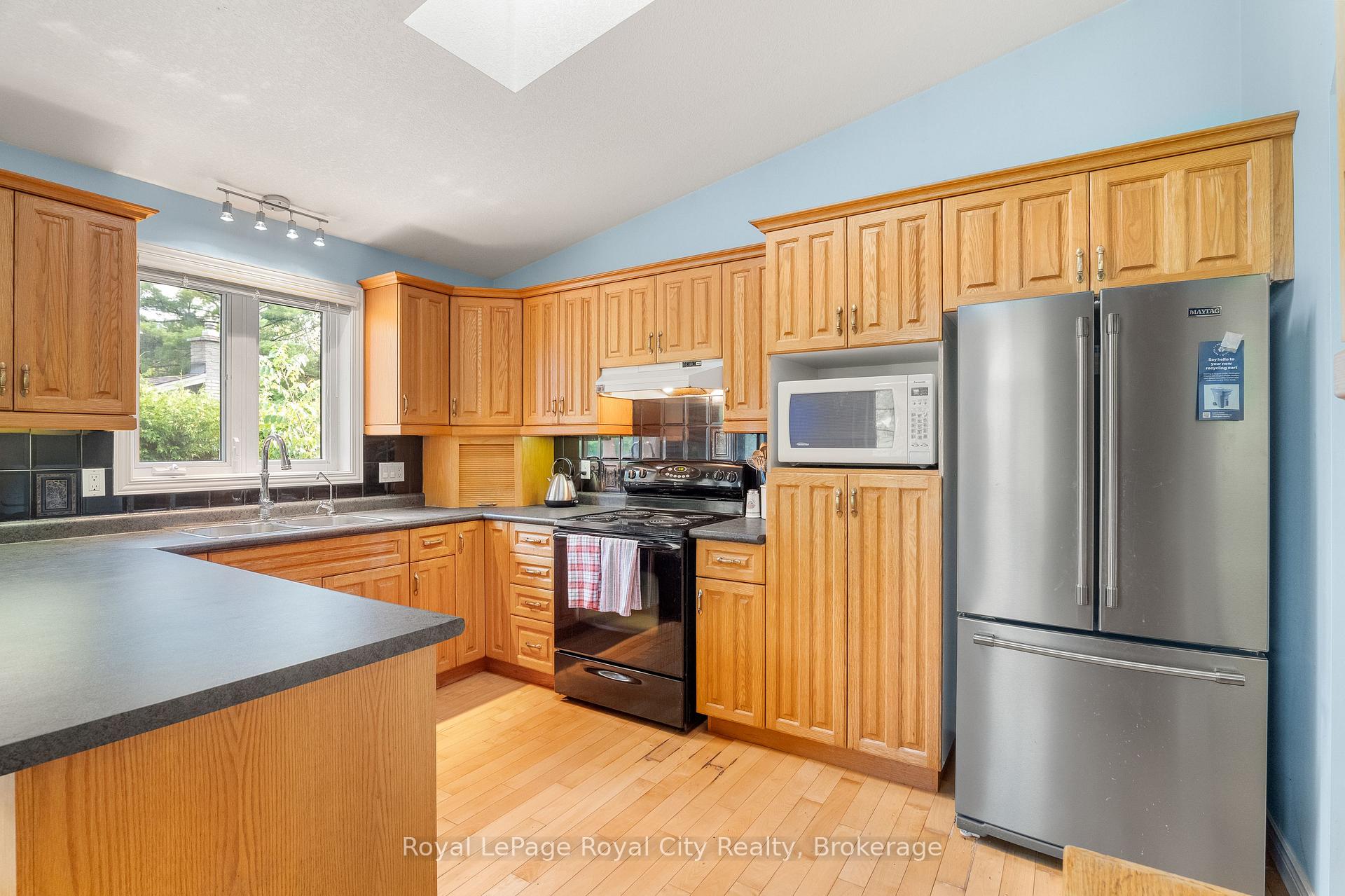 Photo 11 of 4452 Sideroad 20 N, Puslinch, Rural Puslinch West — HOMEH