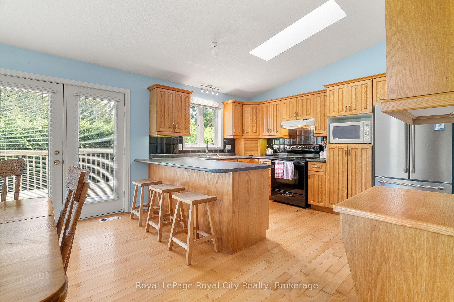 Photo 12 of 4452 Sideroad 20 N, Puslinch, Rural Puslinch West — HOMEH