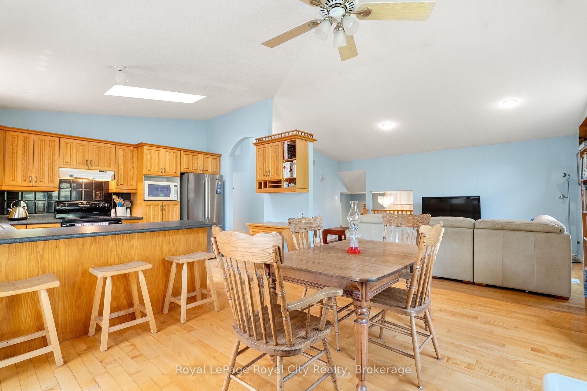Photo 13 of 4452 Sideroad 20 N, Puslinch, Rural Puslinch West — HOMEH