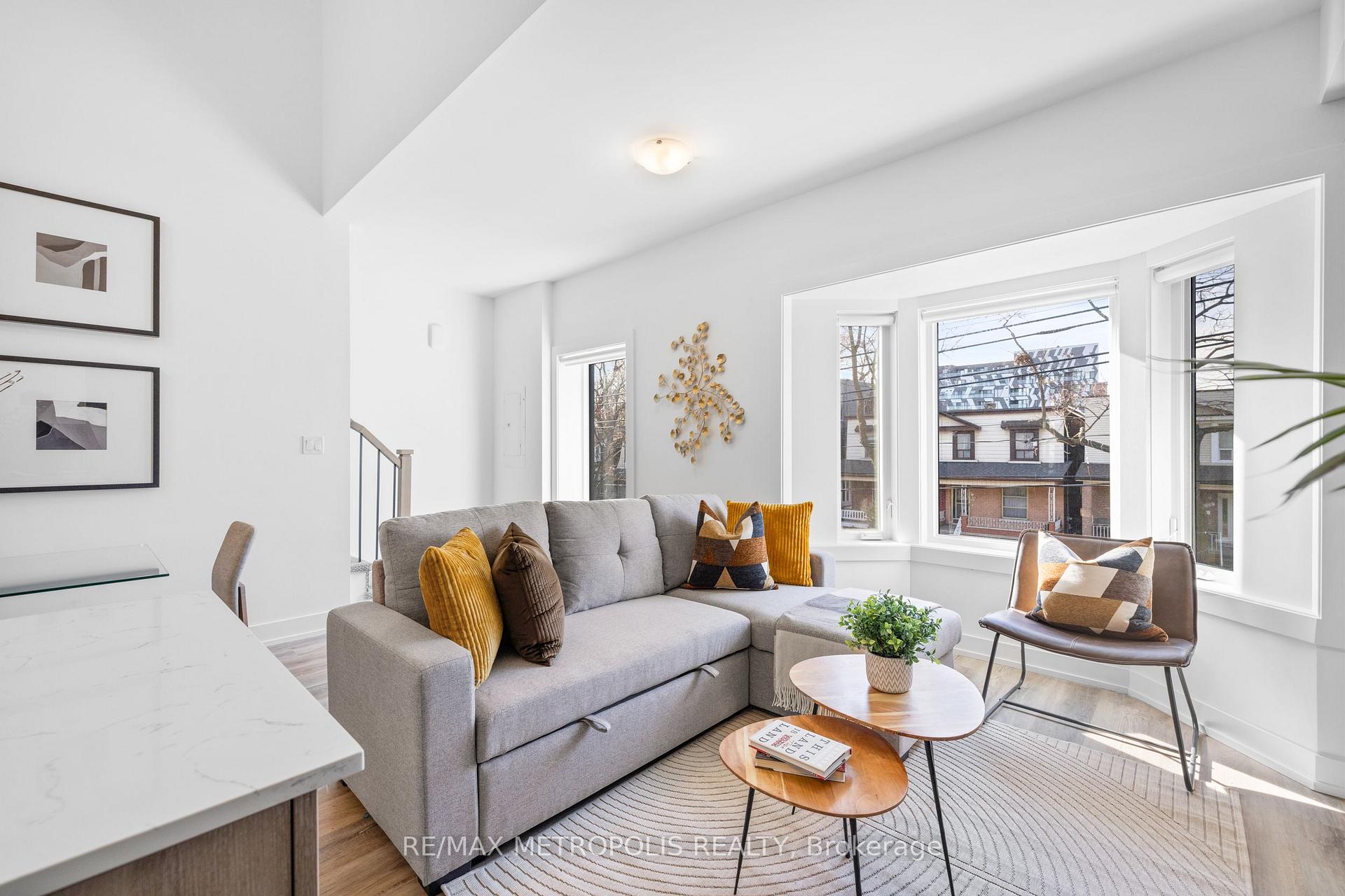 Photo 4 of 447 Lansdowne Avenue, Toronto, Dufferin Grove — HOMEH