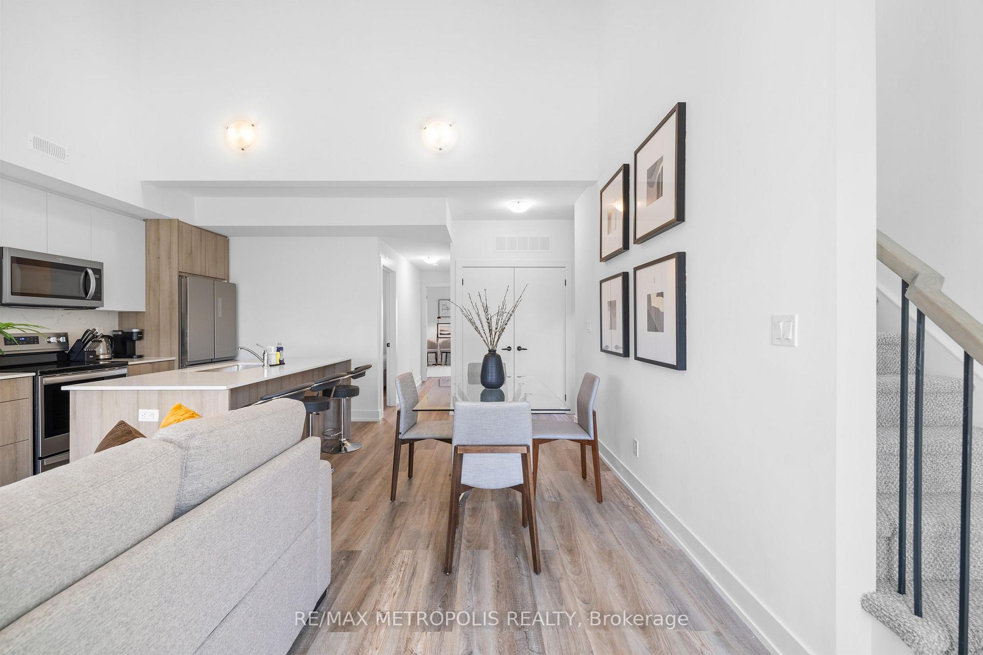 Photo 5 of 447 Lansdowne Avenue, Toronto, Dufferin Grove — HOMEH