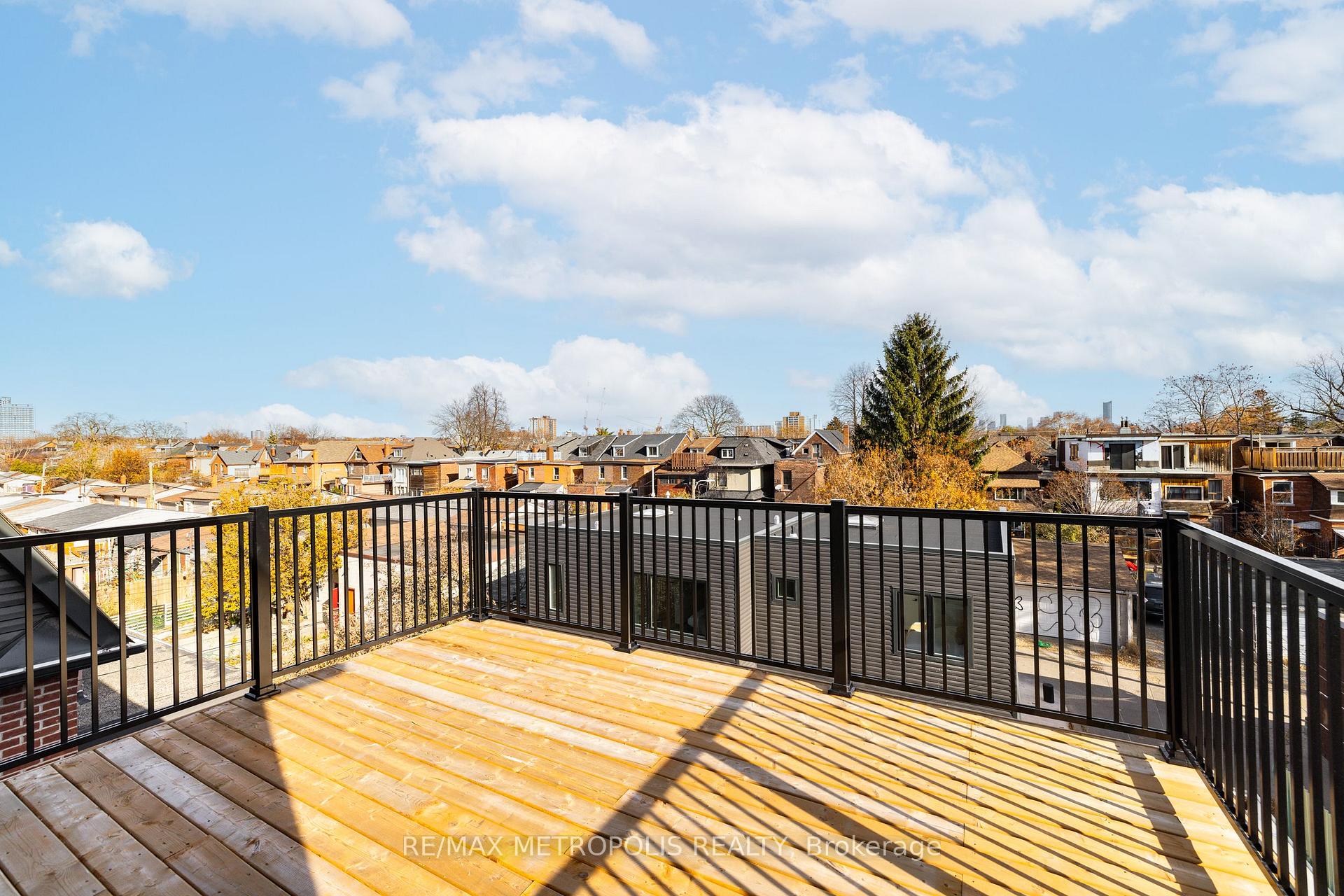Photo 10 of 447 Lansdowne Avenue, Toronto, Dufferin Grove — HOMEH