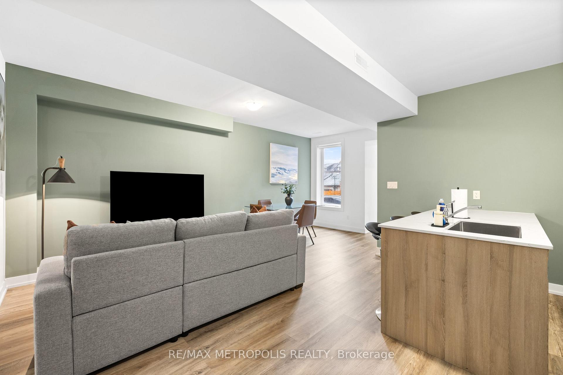 Photo 12 of 447 Lansdowne Avenue, Toronto, Dufferin Grove — HOMEH