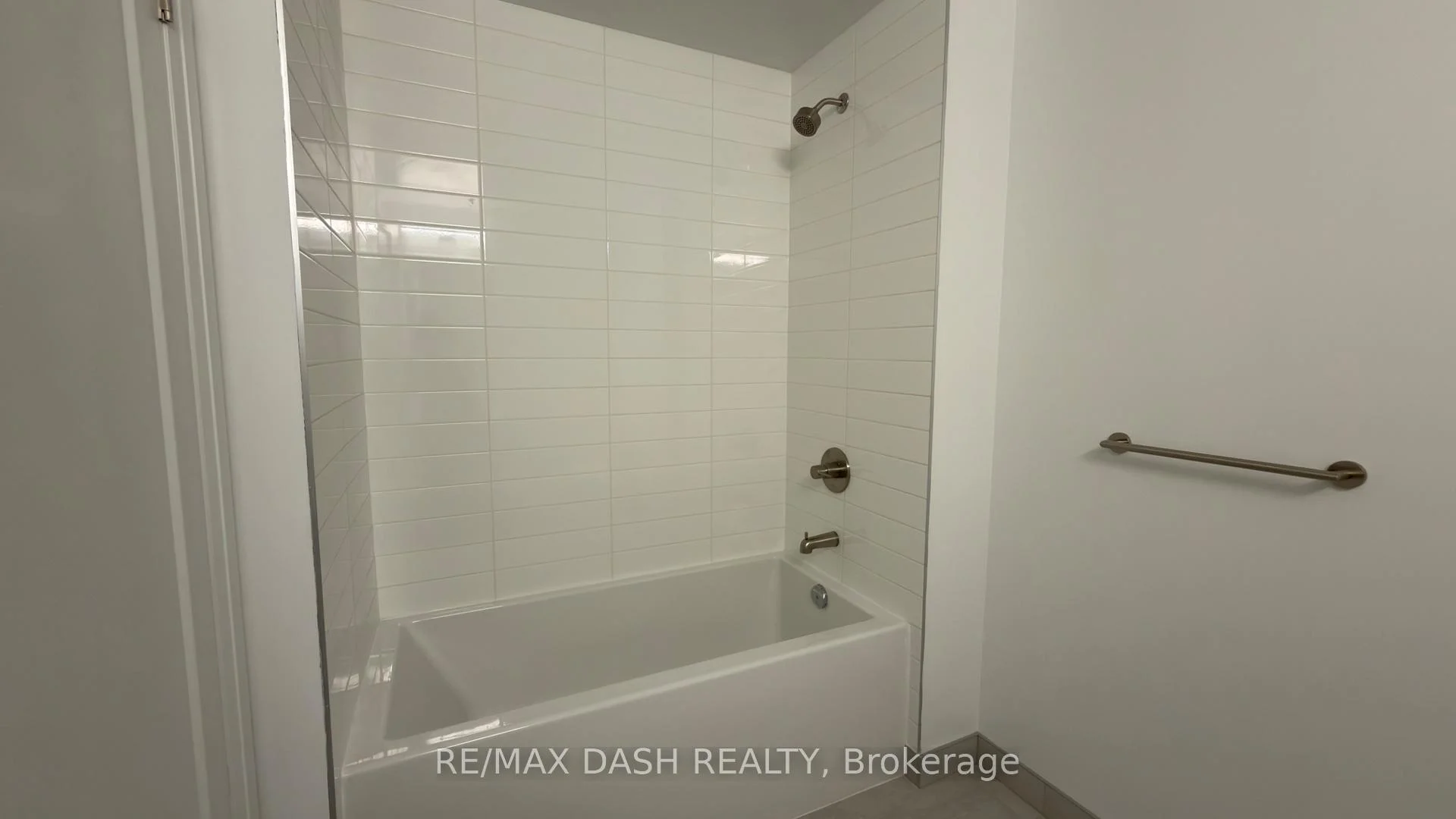 Photo 10 of Unit 3701, 20 Soudan Avenue, Toronto, Mount Pleasant West — HOMEH