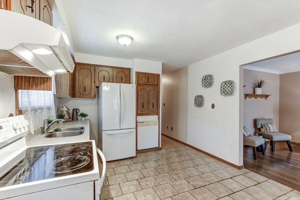 Photo 10 of 511 Rennie Street, Hamilton, Parkview — HOMEH