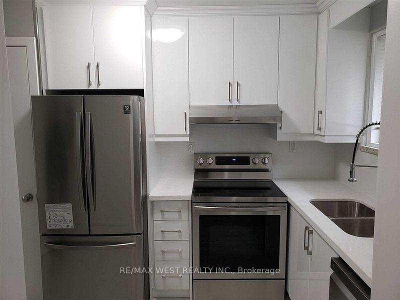 Photo 9 of Unit 15 C, 15 Cannon Road, Etobicoke, Stonegate-Queensway — HOMEH