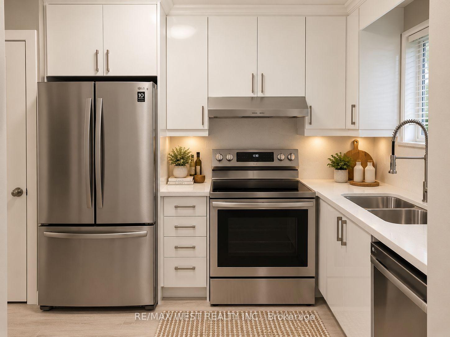 Photo 6 of Unit 15 C, 15 Cannon Road, Etobicoke, Stonegate-Queensway — HOMEH