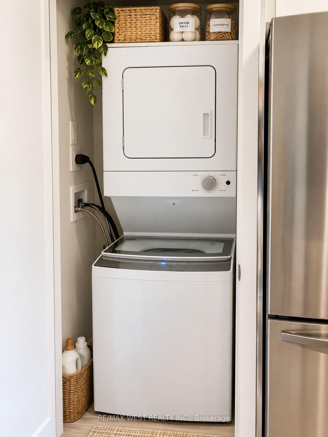Photo 13 of Unit 15 C, 15 Cannon Road, Etobicoke, Stonegate-Queensway — HOMEH