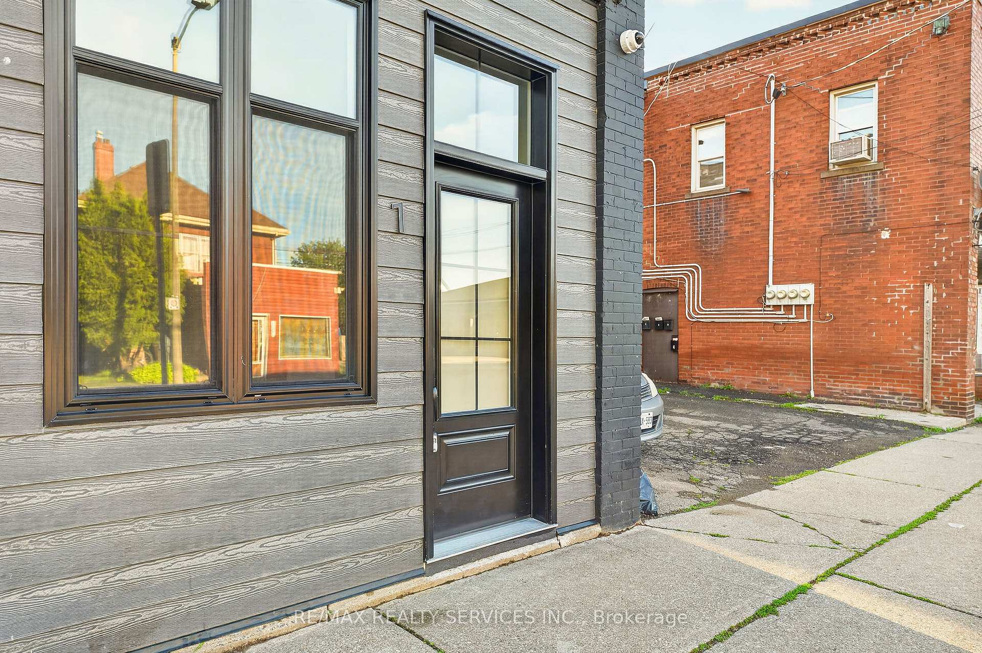 Photo 5 of Unit 1, 260 King Street, Welland, Welland Downtown — HOMEH