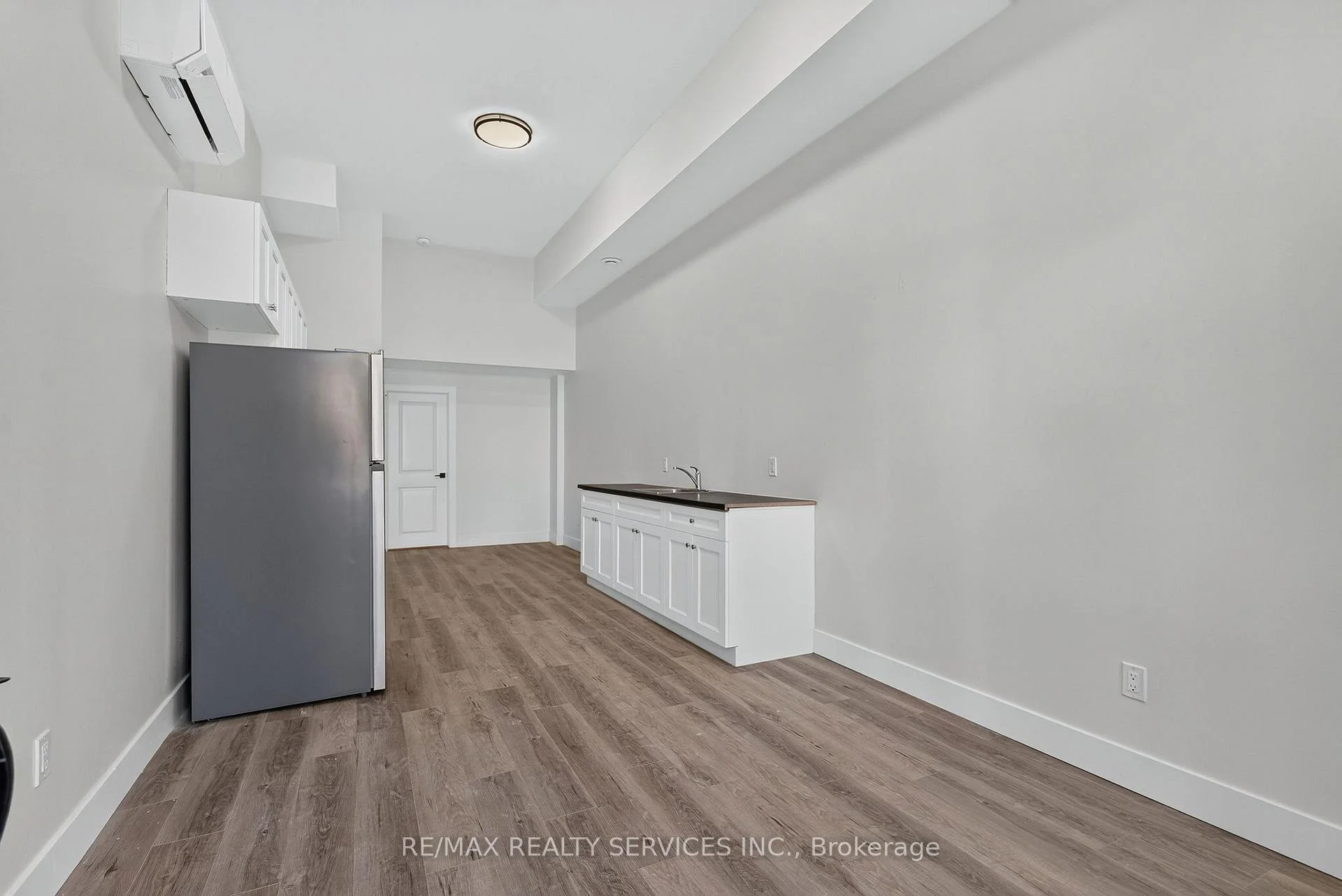 Photo 9 of Unit 1, 260 King Street, Welland, Welland Downtown — HOMEH