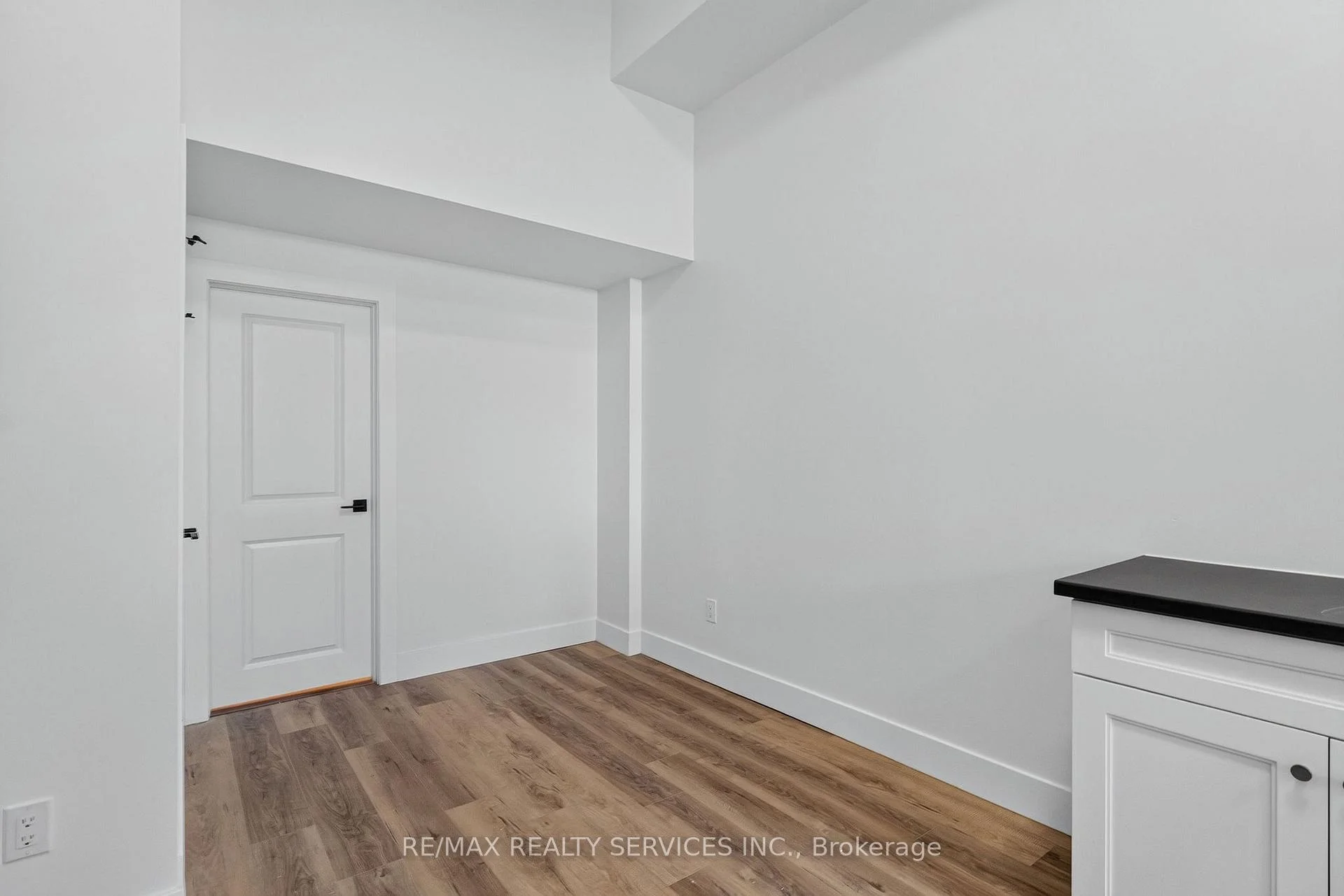 Photo 25 of Unit 1, 260 King Street, Welland, Welland Downtown — HOMEH