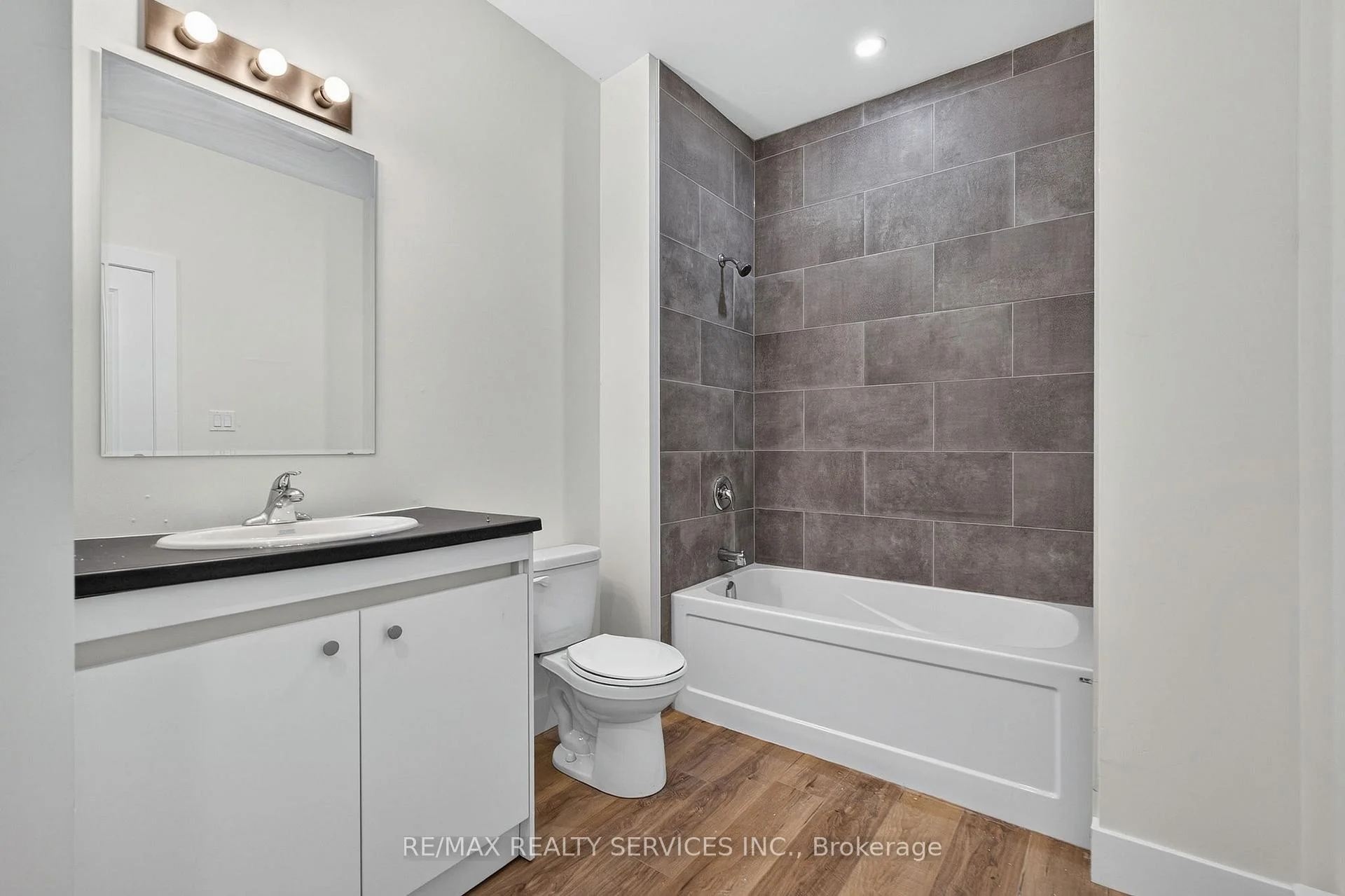 Photo 27 of Unit 1, 260 King Street, Welland, Welland Downtown — HOMEH
