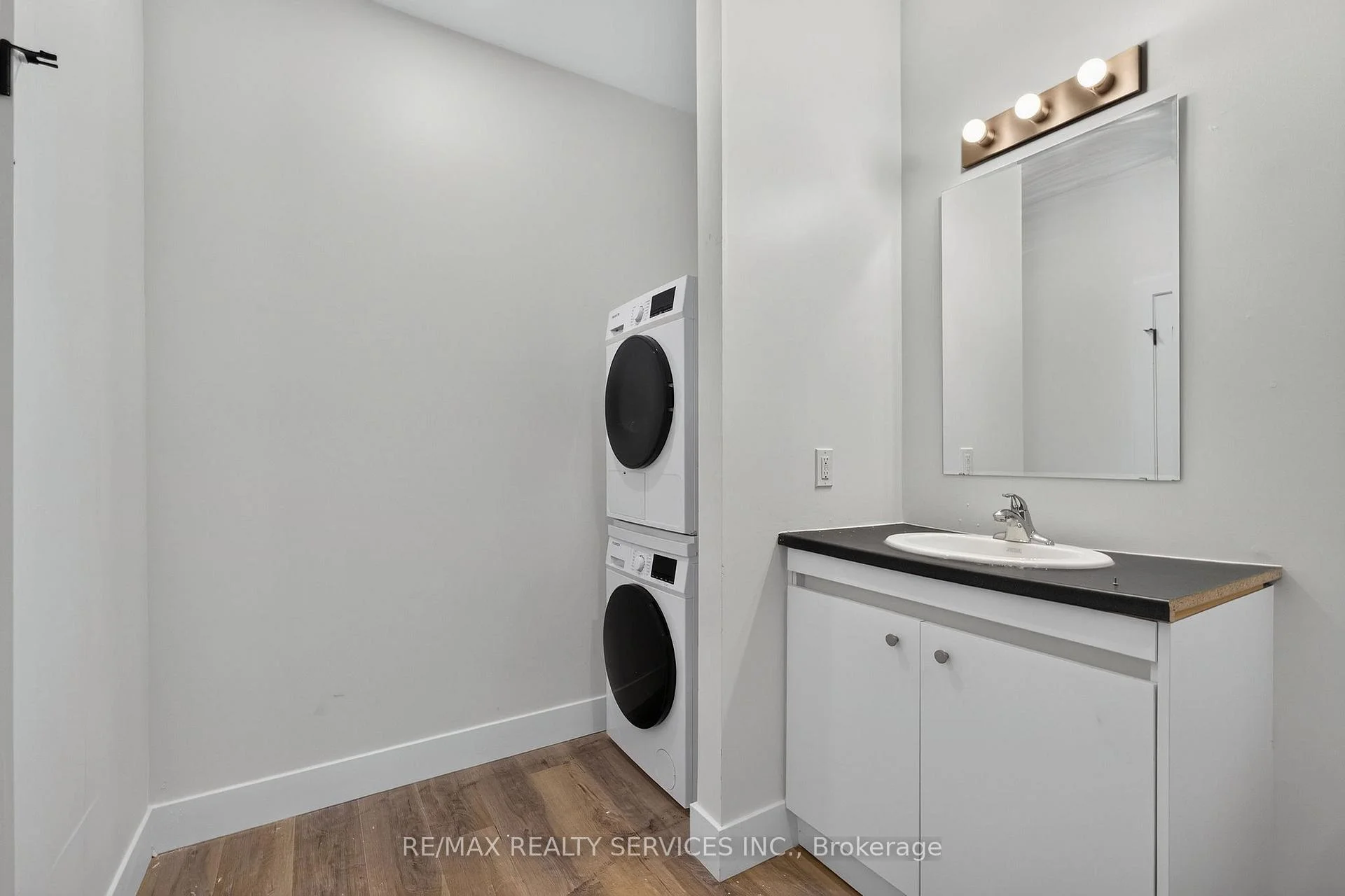 Photo 29 of Unit 1, 260 King Street, Welland, Welland Downtown — HOMEH