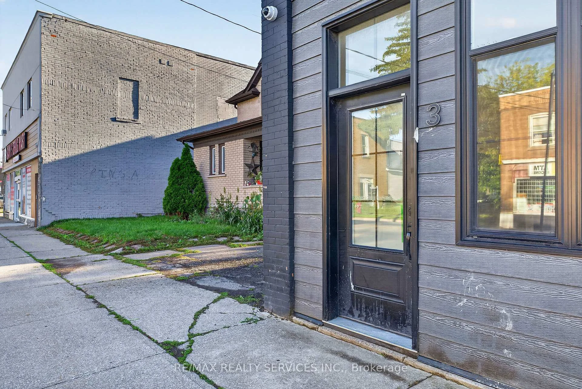 Photo 31 of Unit 1, 260 King Street, Welland, Welland Downtown — HOMEH