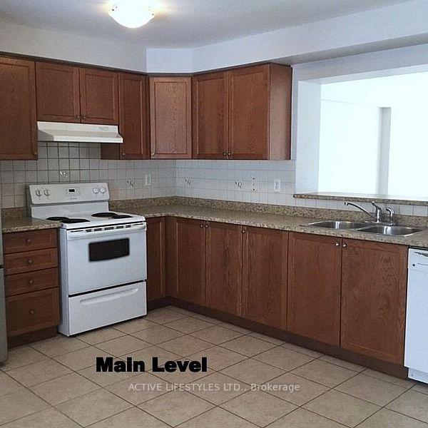 Photo 3 of Unit 15, 3355 Thomas Street, Mississauga, Churchill Meadows — HOMEH