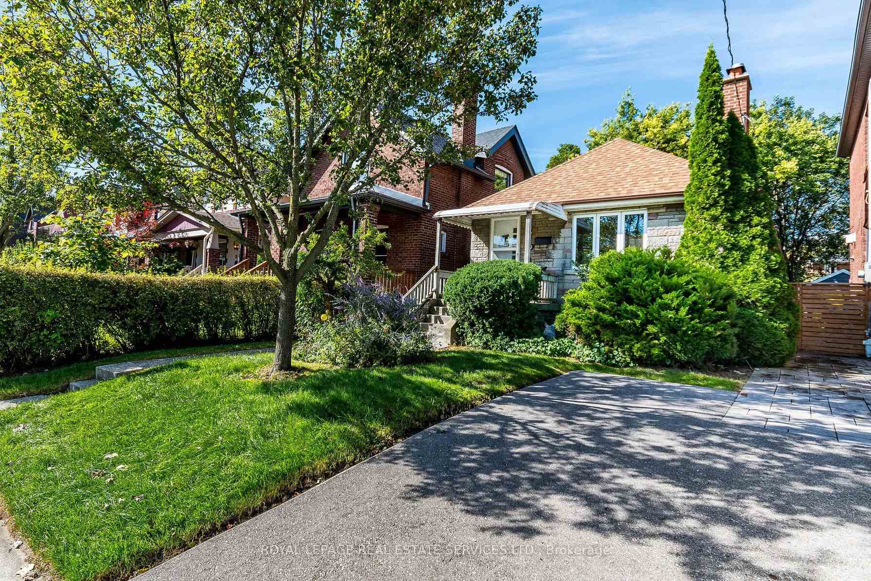 Photo 2 of 60 Sixth Street, Etobicoke, New Toronto — HOMEH