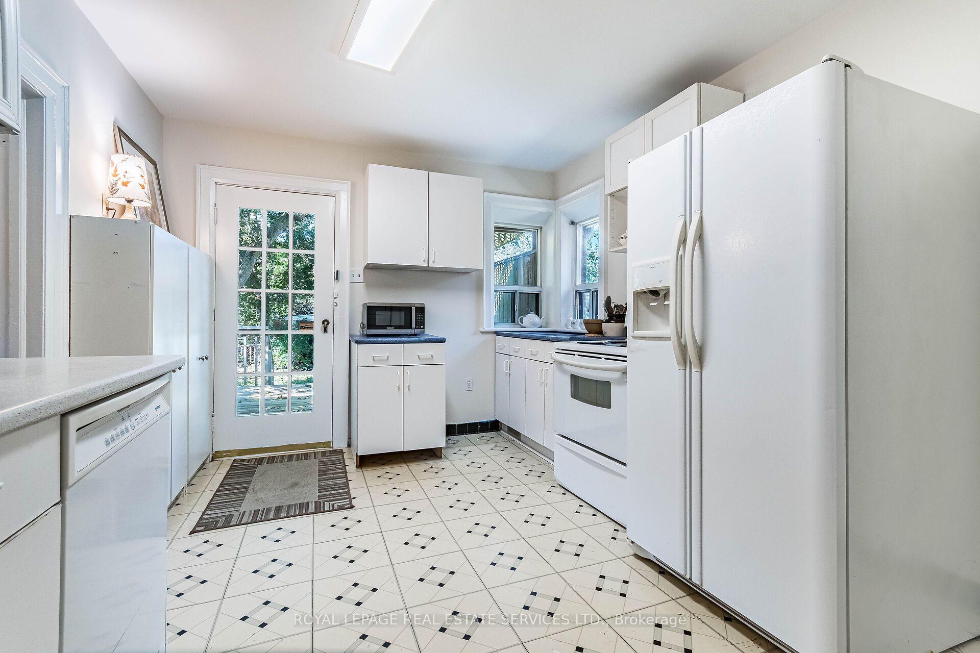 Photo 17 of 60 Sixth Street, Etobicoke, New Toronto — HOMEH