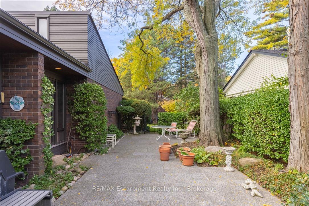 Photo 32 of 1168 Carey Road, Oakville, Morrison — HOMEH