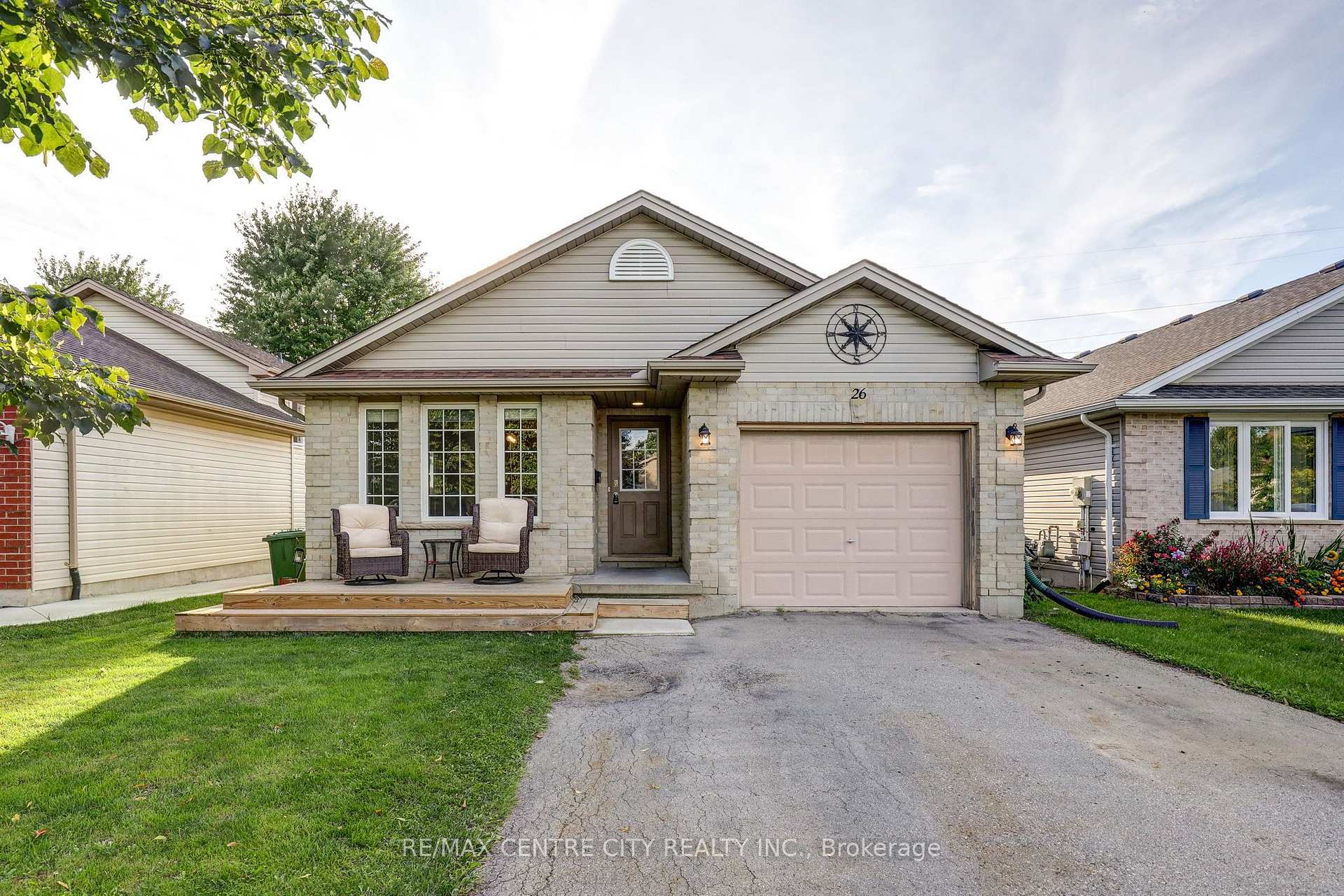 Photo 2 of 26 Glenview Court, St. Thomas — HOMEH