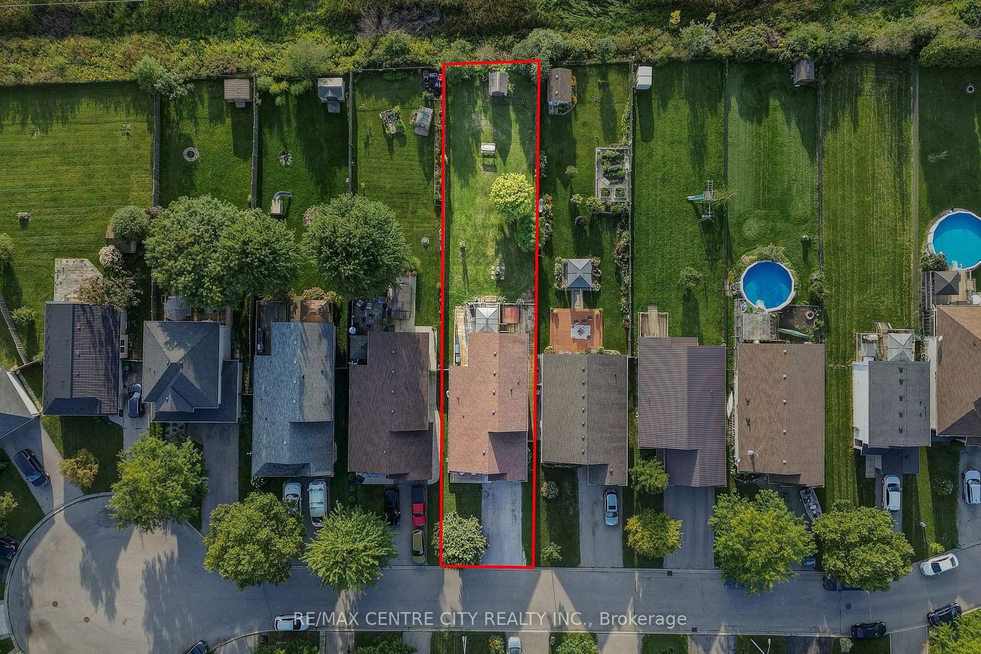 Photo 5 of 26 Glenview Court, St. Thomas — HOMEH