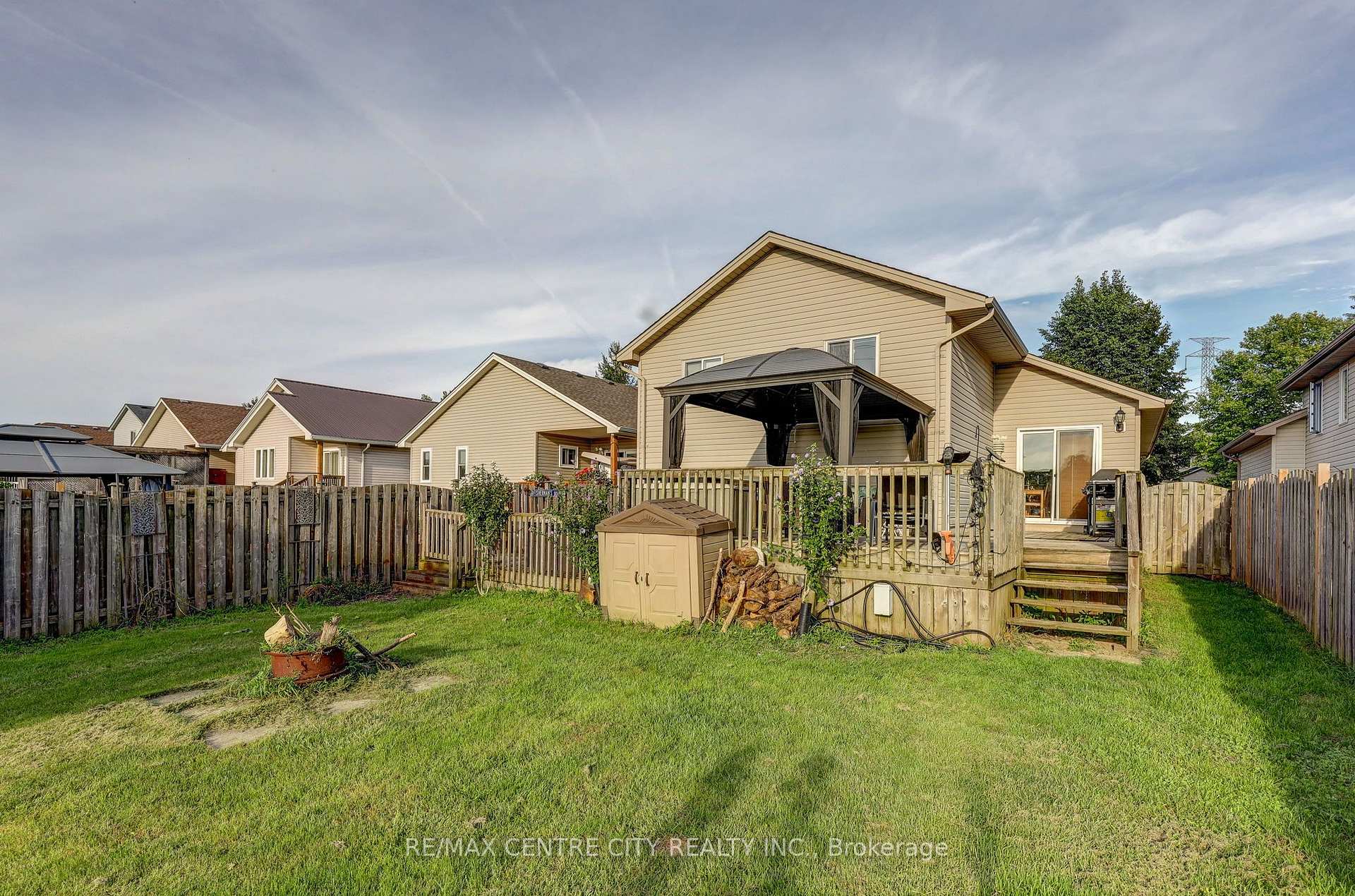 Photo 11 of 26 Glenview Court, St. Thomas — HOMEH