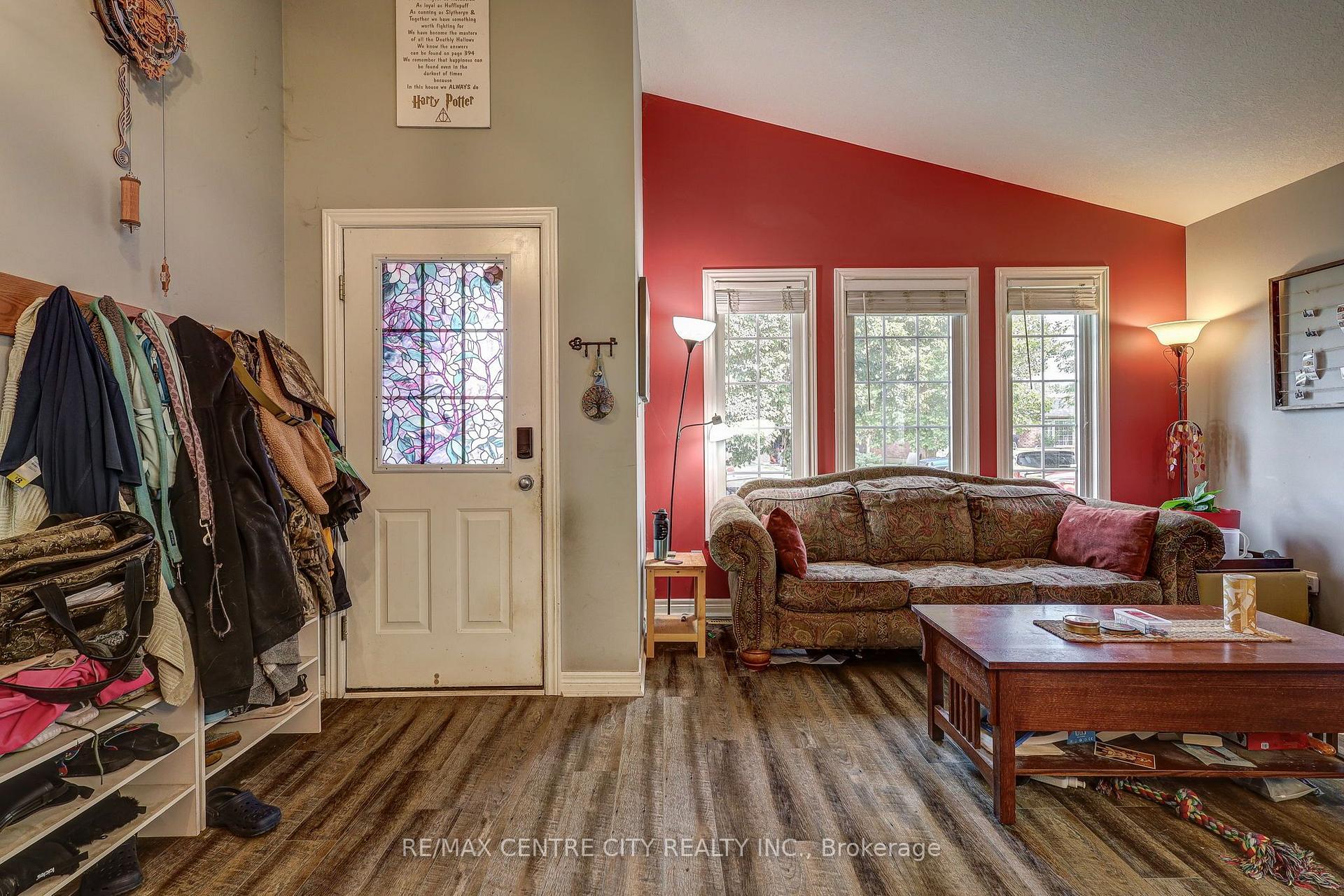 Photo 17 of 26 Glenview Court, St. Thomas — HOMEH