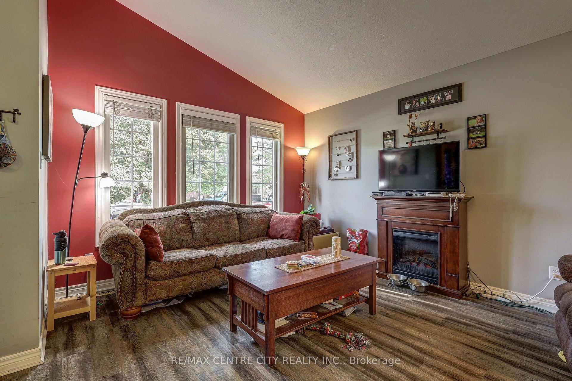 Photo 18 of 26 Glenview Court, St. Thomas — HOMEH