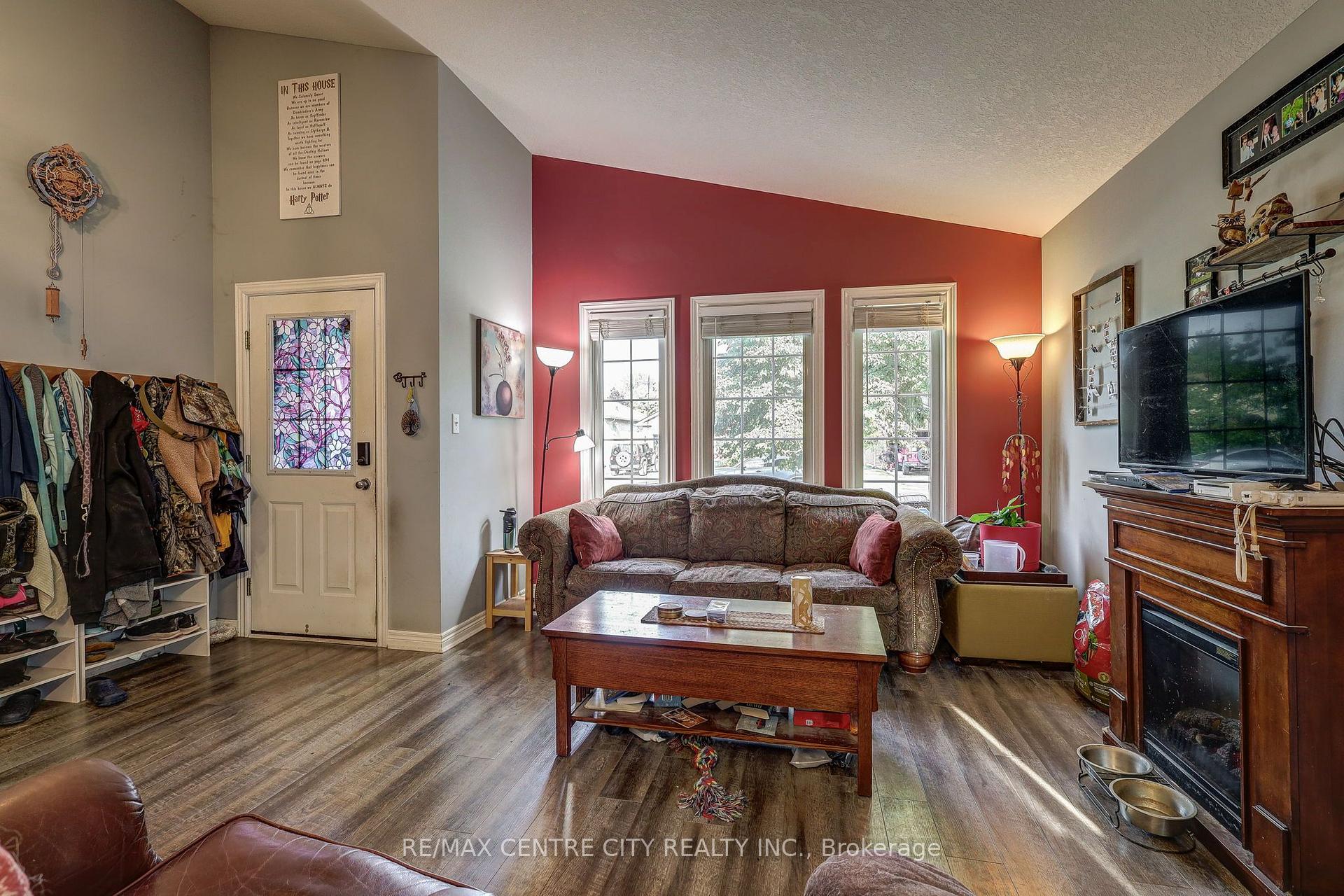 Photo 19 of 26 Glenview Court, St. Thomas — HOMEH