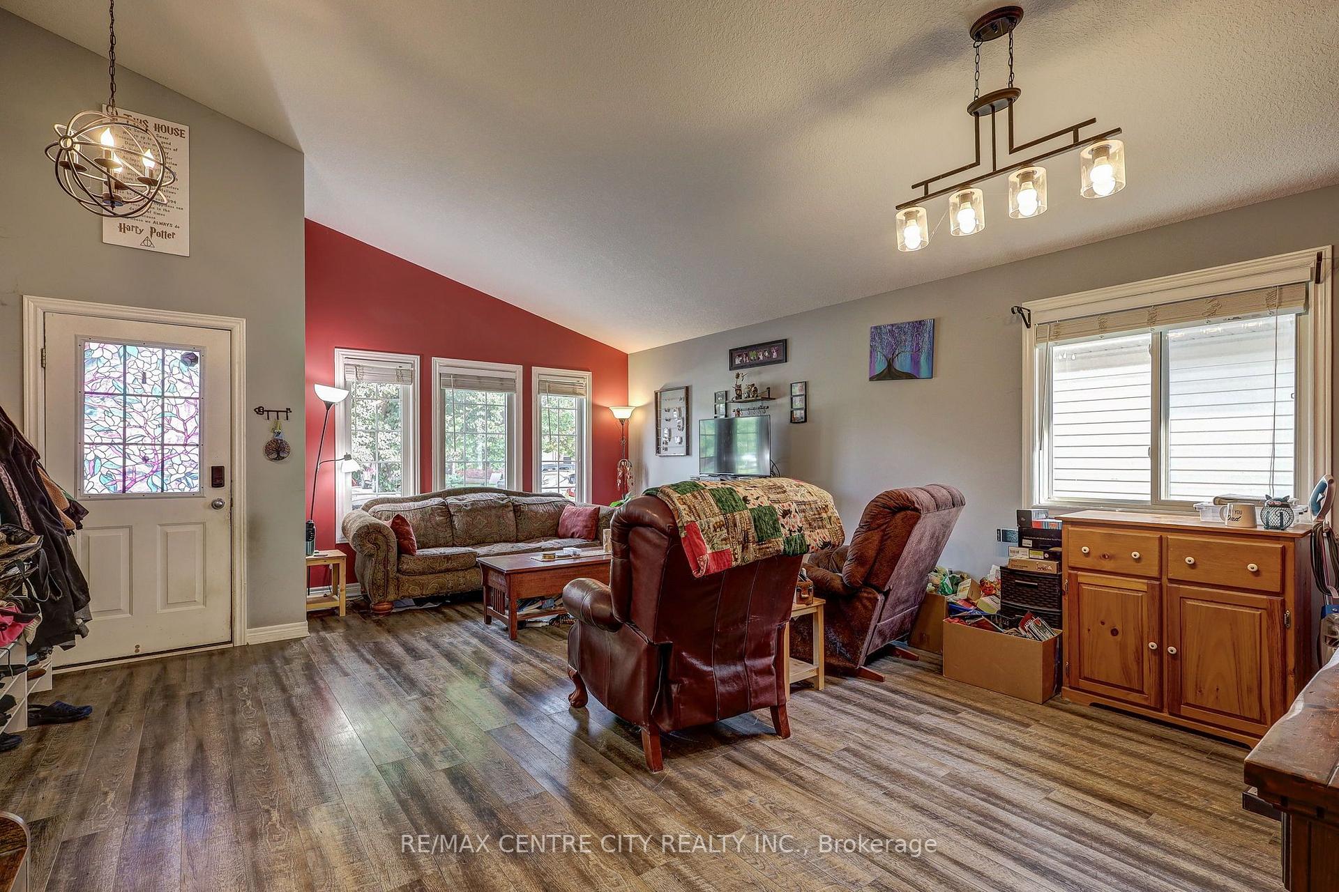 Photo 20 of 26 Glenview Court, St. Thomas — HOMEH