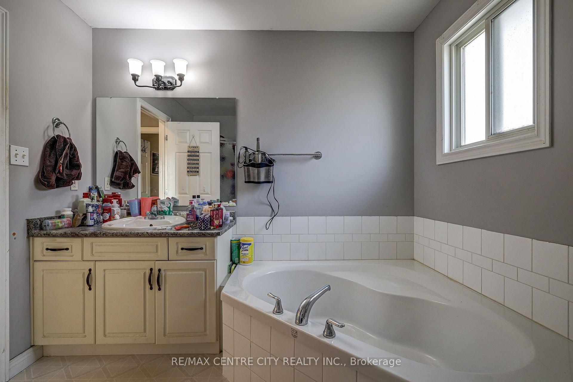 Photo 31 of 26 Glenview Court, St. Thomas — HOMEH