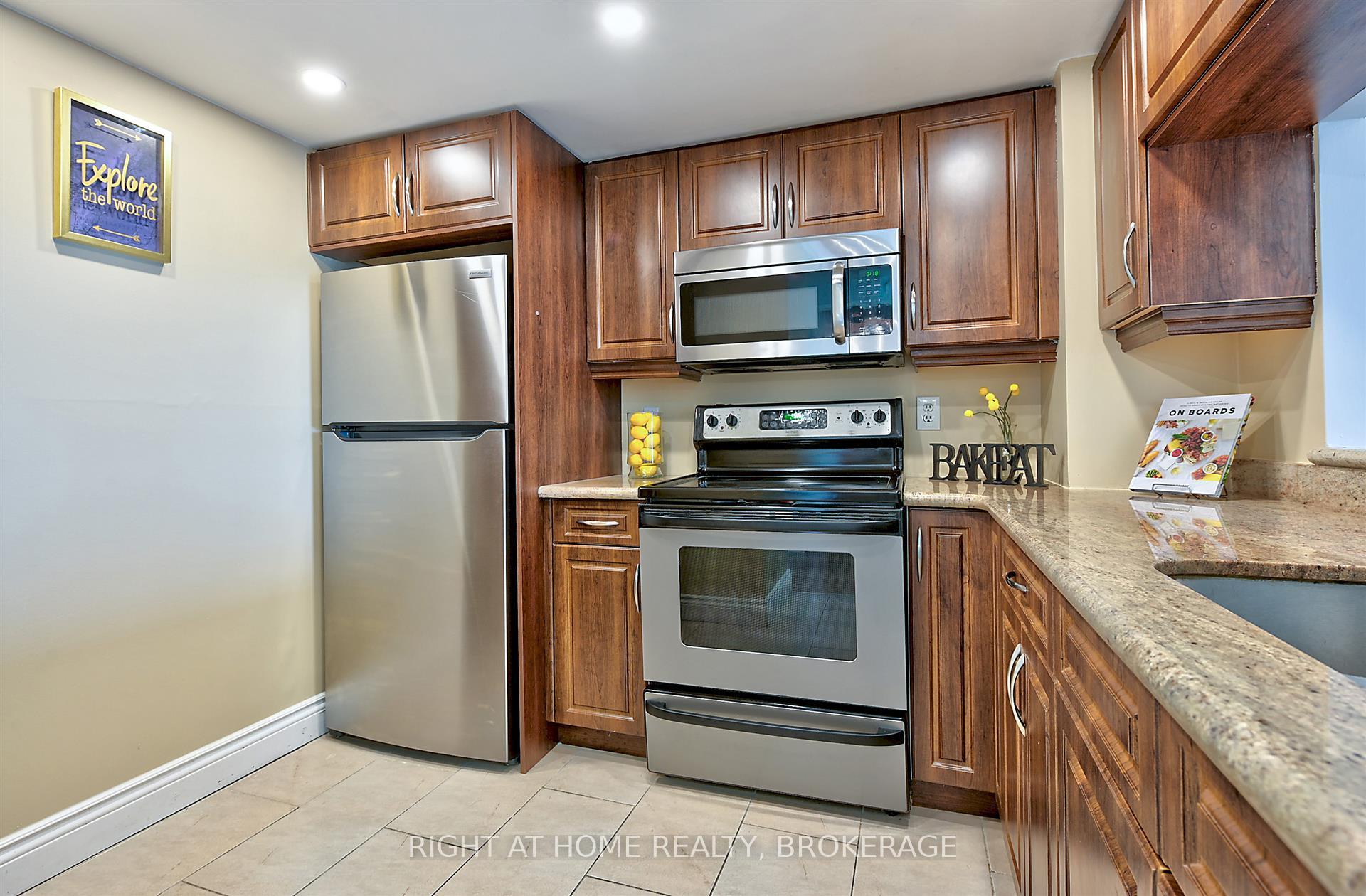 Photo 5 of Unit 206, 101 Subway Crescent, Etobicoke, Islington-City Centre West — HOMEH