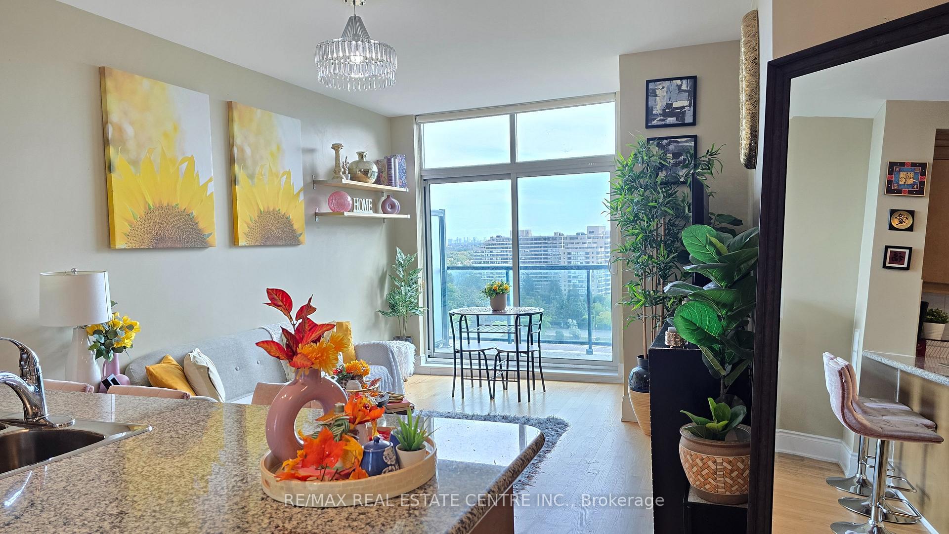 Photo 3 of Unit PH207, 18 Harding Boulevard, Richmond Hill, Harding — HOMEH