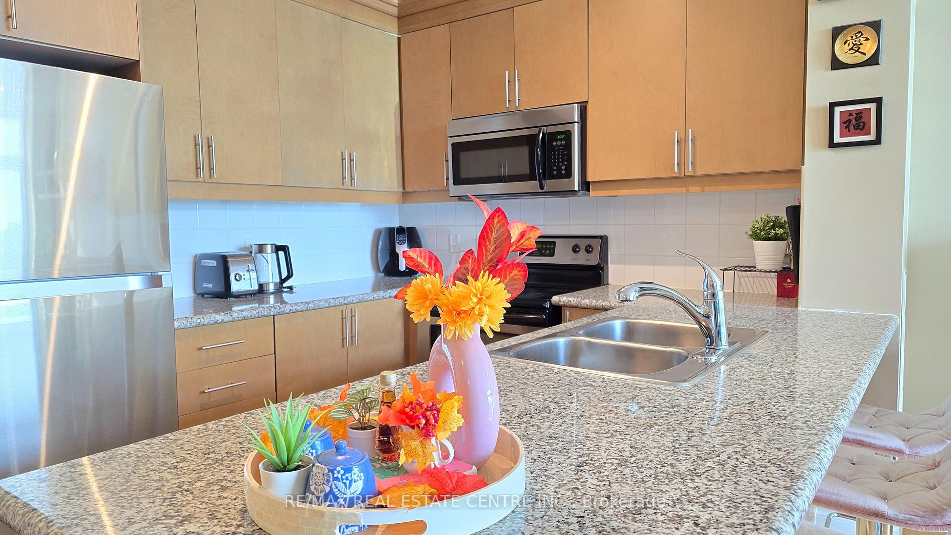 Photo 18 of Unit PH207, 18 Harding Boulevard, Richmond Hill, Harding — HOMEH