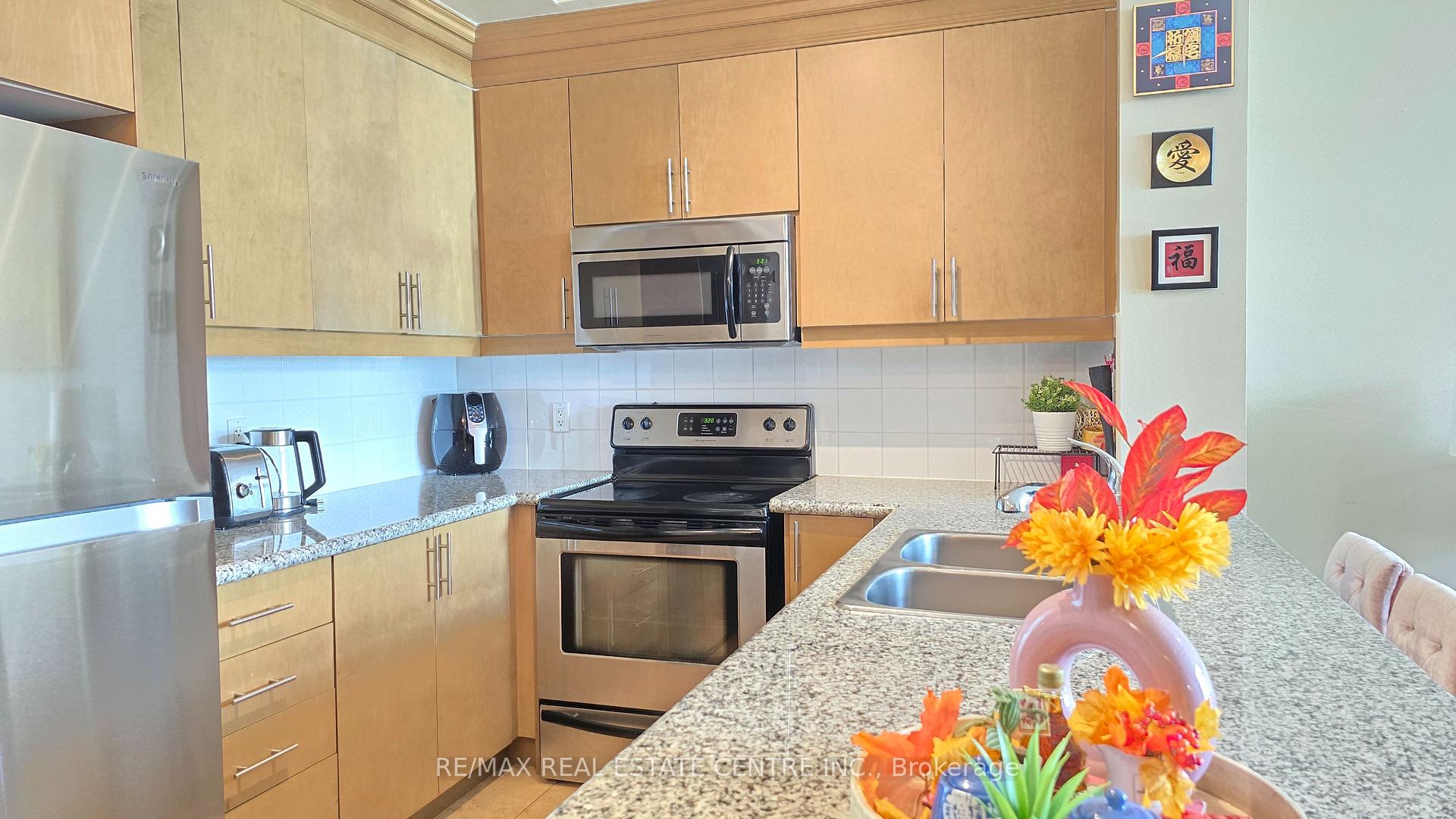 Photo 21 of Unit PH207, 18 Harding Boulevard, Richmond Hill, Harding — HOMEH