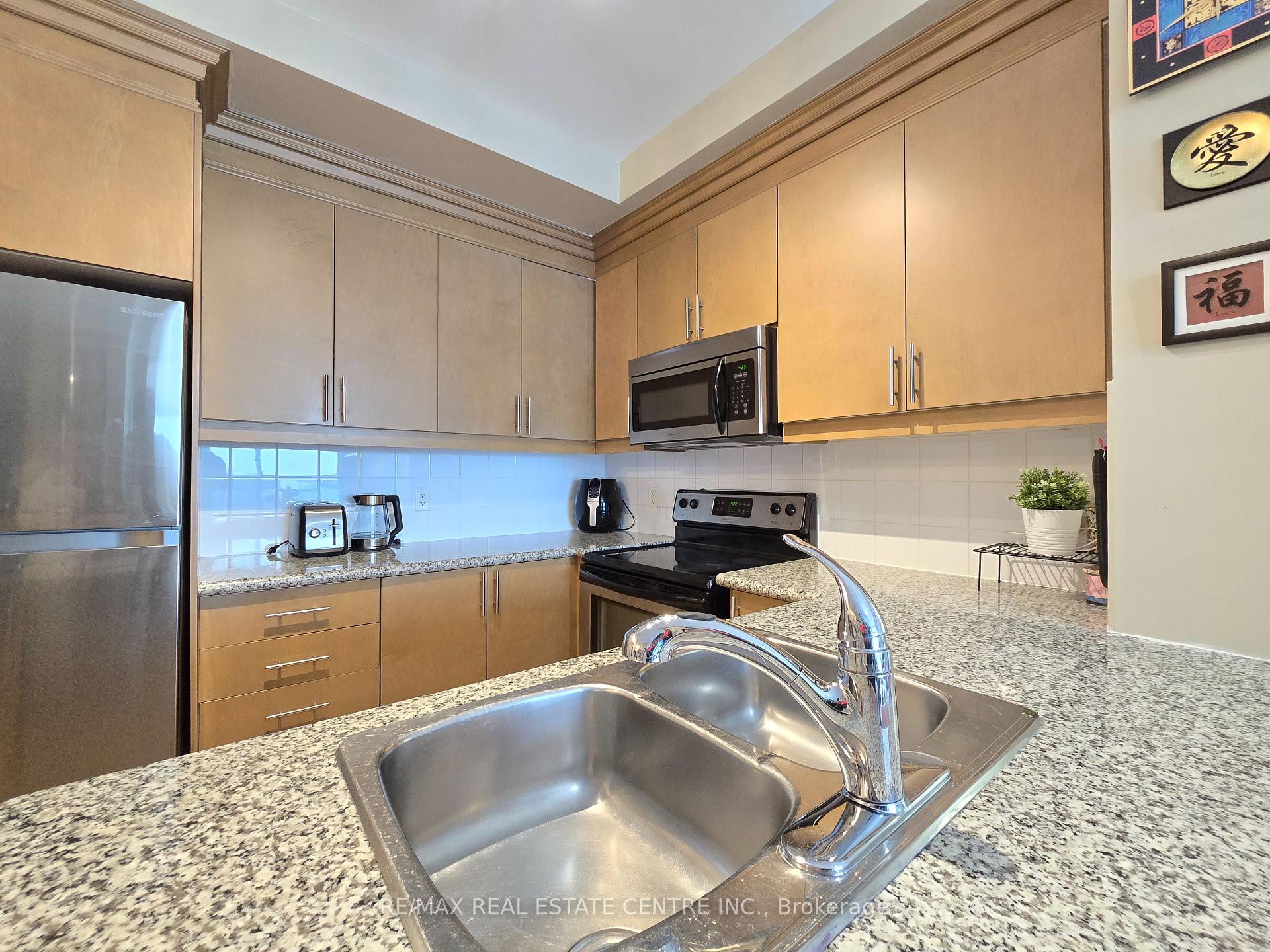 Photo 22 of Unit PH207, 18 Harding Boulevard, Richmond Hill, Harding — HOMEH