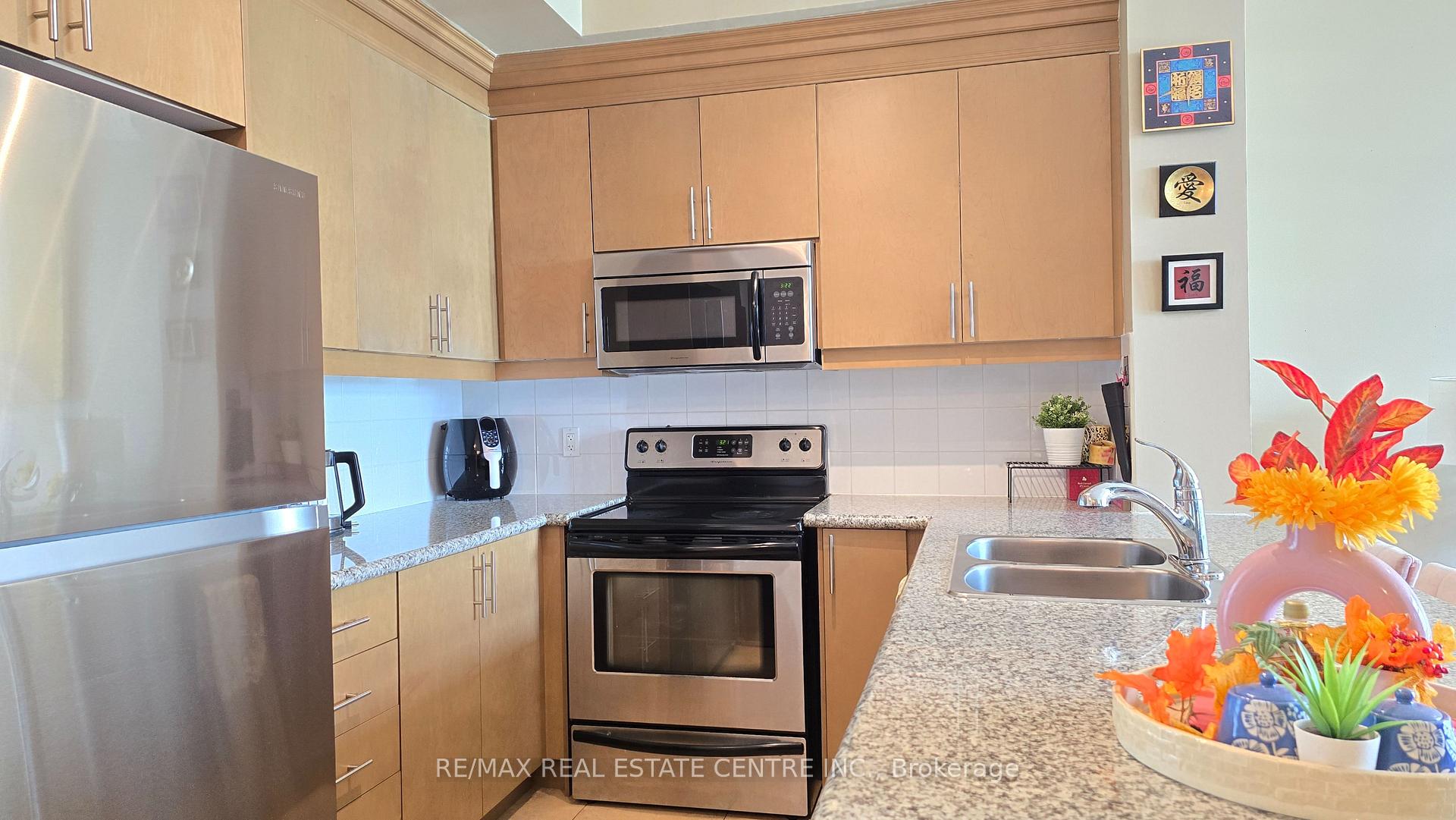 Photo 24 of Unit PH207, 18 Harding Boulevard, Richmond Hill, Harding — HOMEH