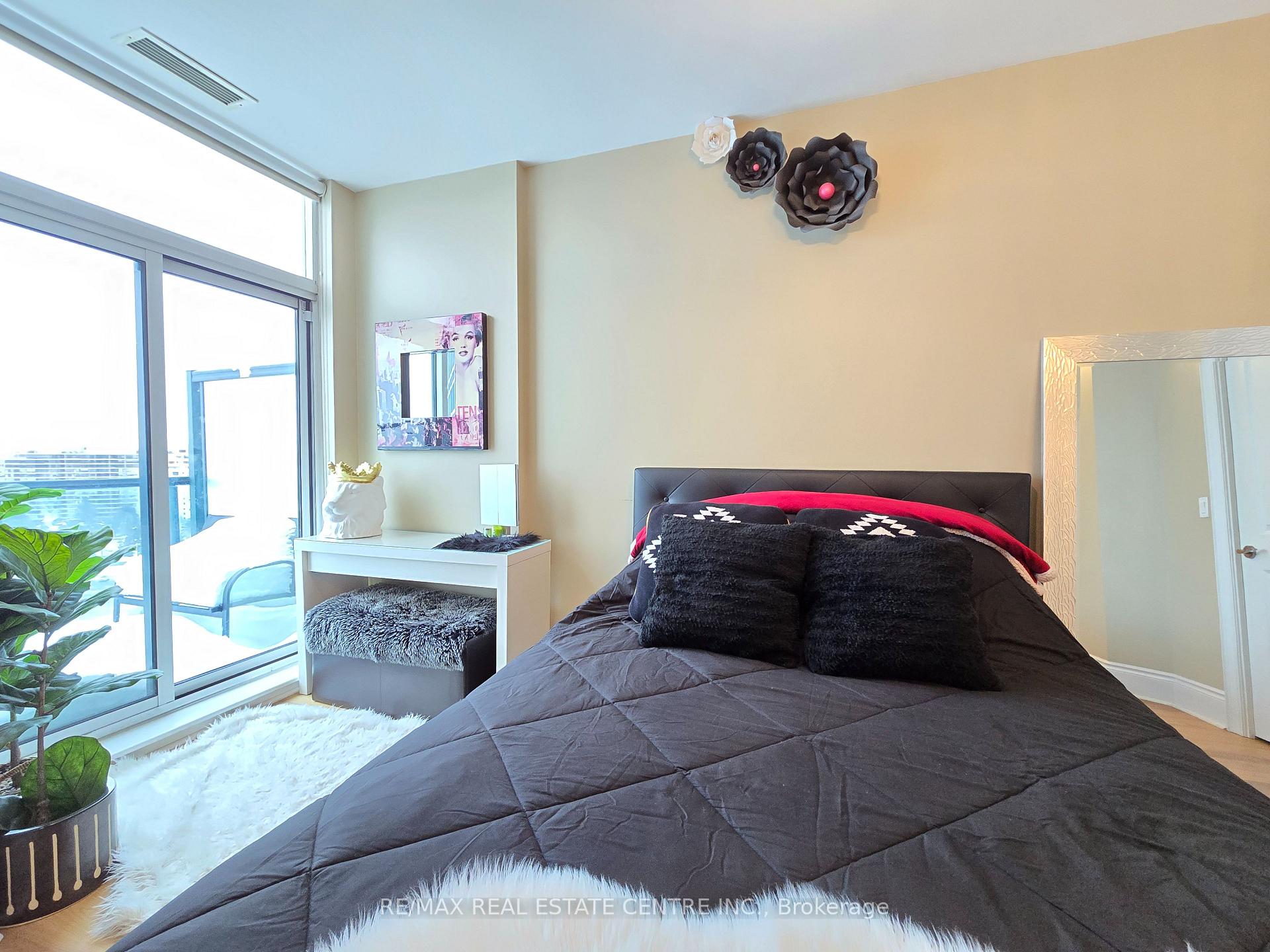 Photo 32 of Unit PH207, 18 Harding Boulevard, Richmond Hill, Harding — HOMEH