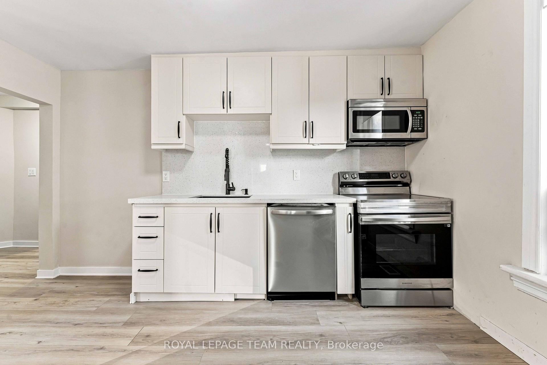 Photo 3 of Unit B, 13 Balsam Street, Ottawa, West Centre Town — HOMEH