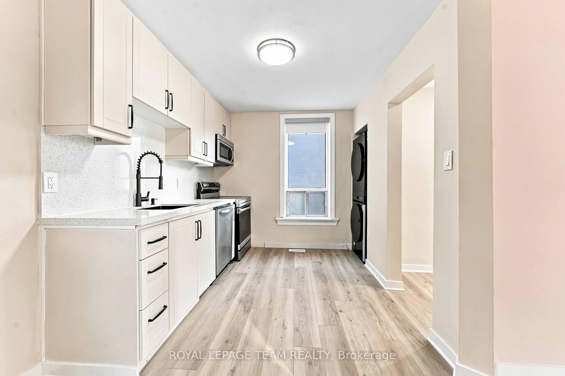 Photo 4 of Unit B, 13 Balsam Street, Ottawa, West Centre Town — HOMEH