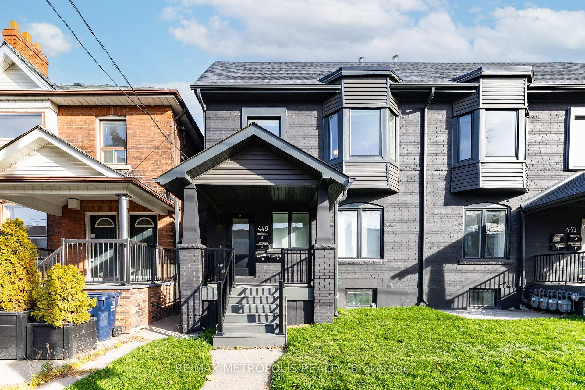Photo of 449 Lansdowne Avenue