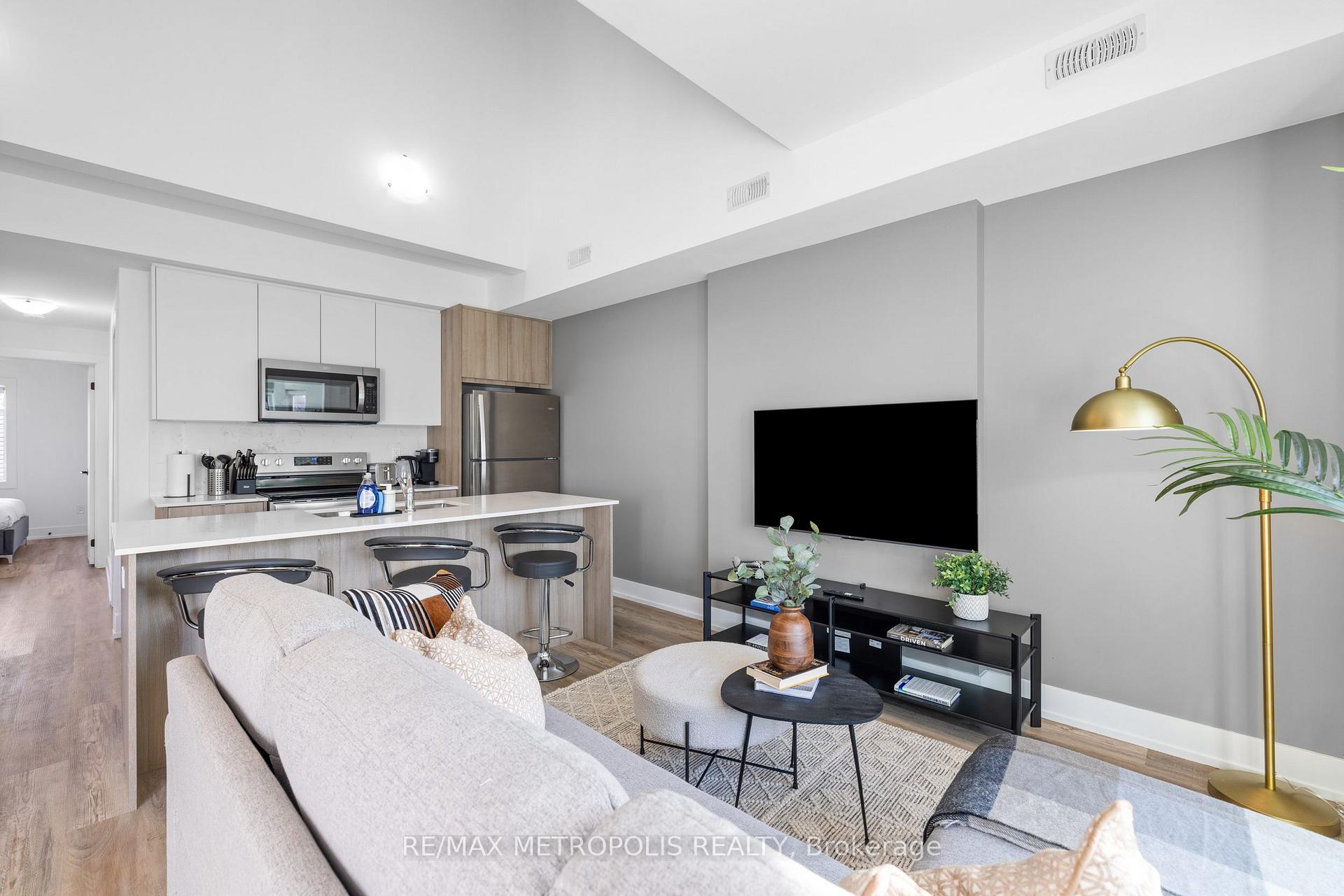 Photo 3 of 449 Lansdowne Avenue, Toronto, Dufferin Grove — HOMEH